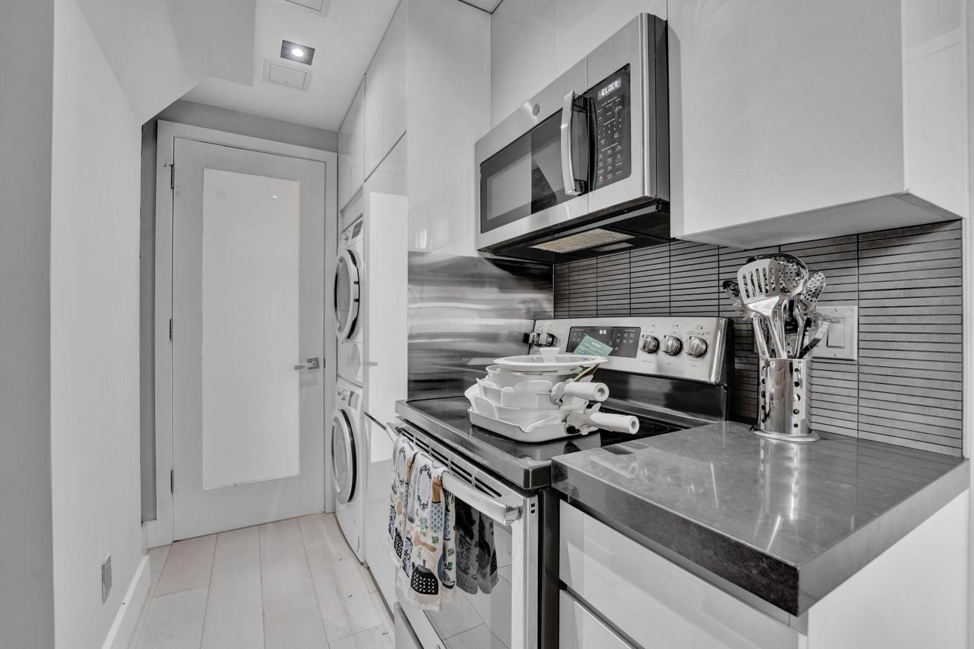 Apartment Soho Designer 2br With Balcony *