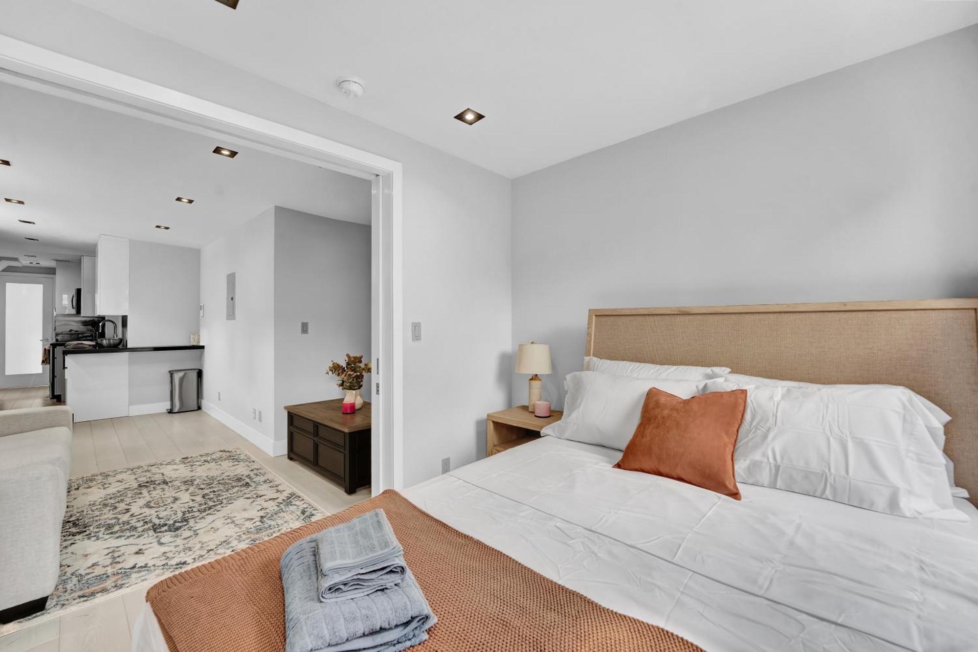 Soho Designer 2br With Balcony *