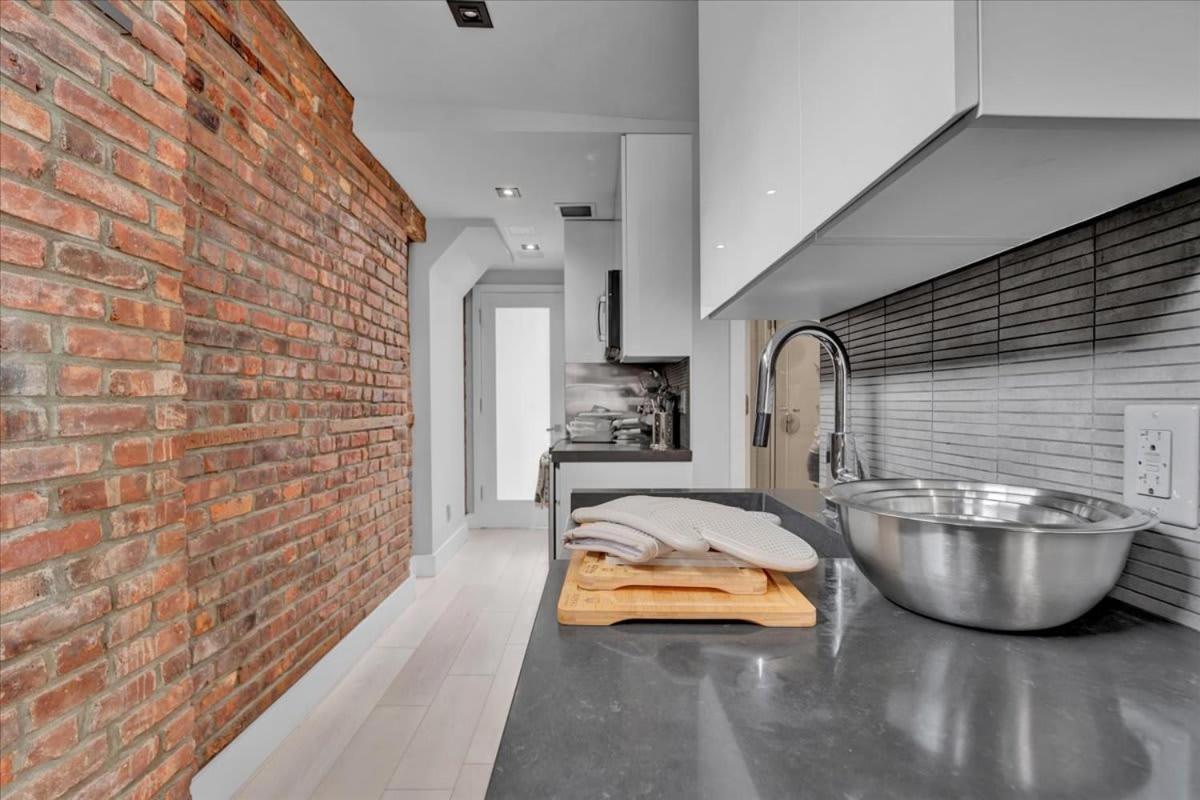 Soho Designer 2br W Balcony Apartment