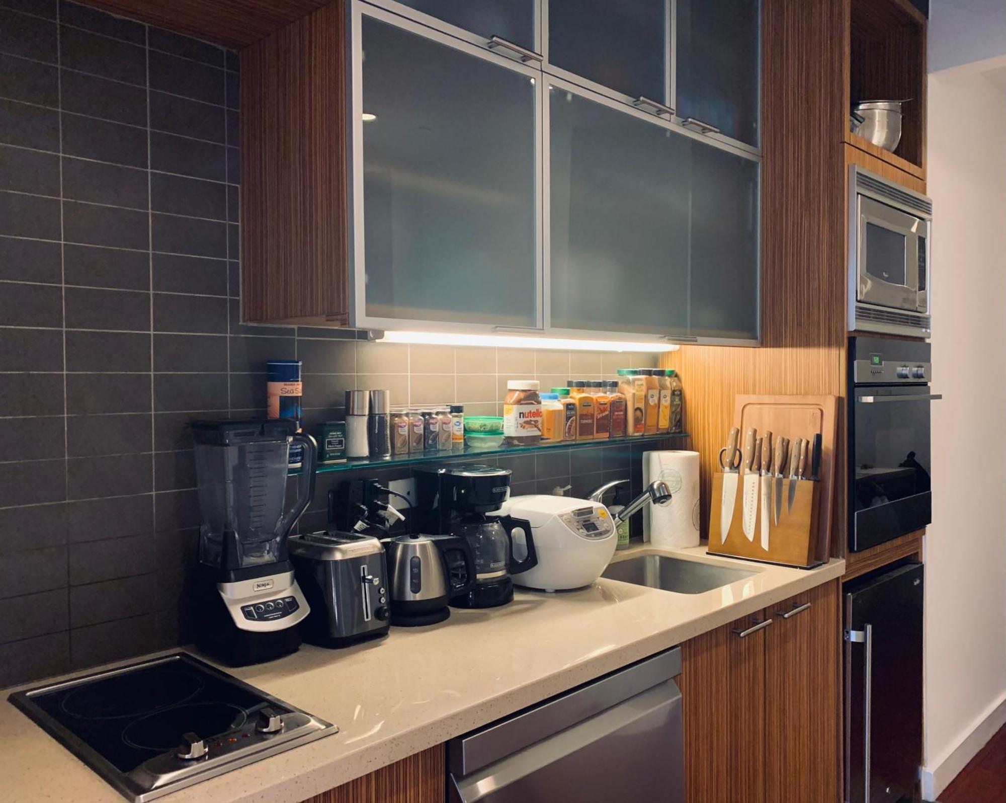 Apartment Entire Luxury Midtown With Pool, Gym, And Sauna