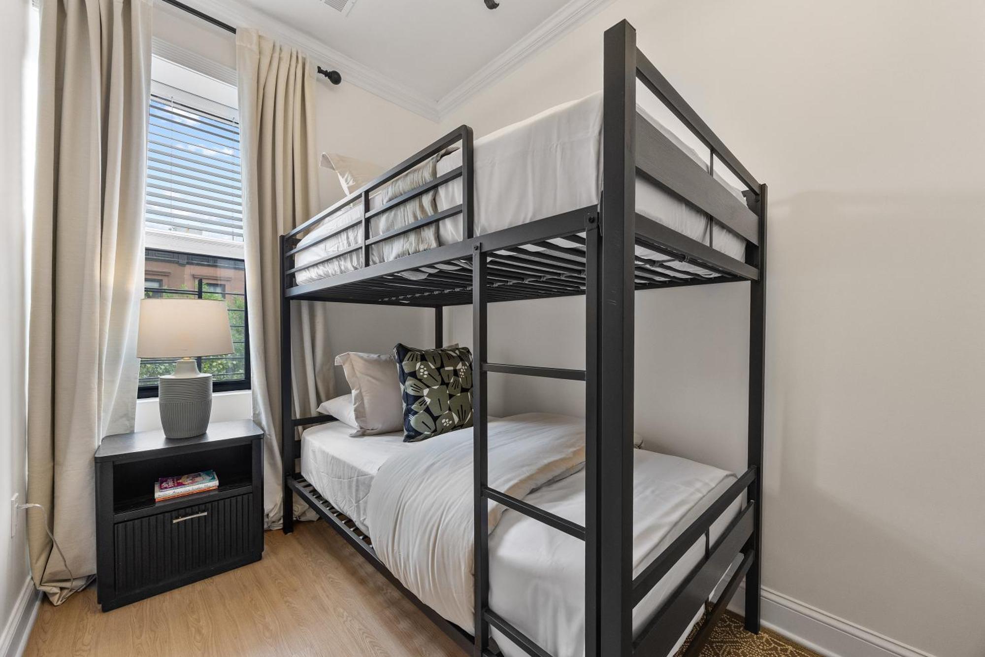 3br Harlem With Washer With Dryer