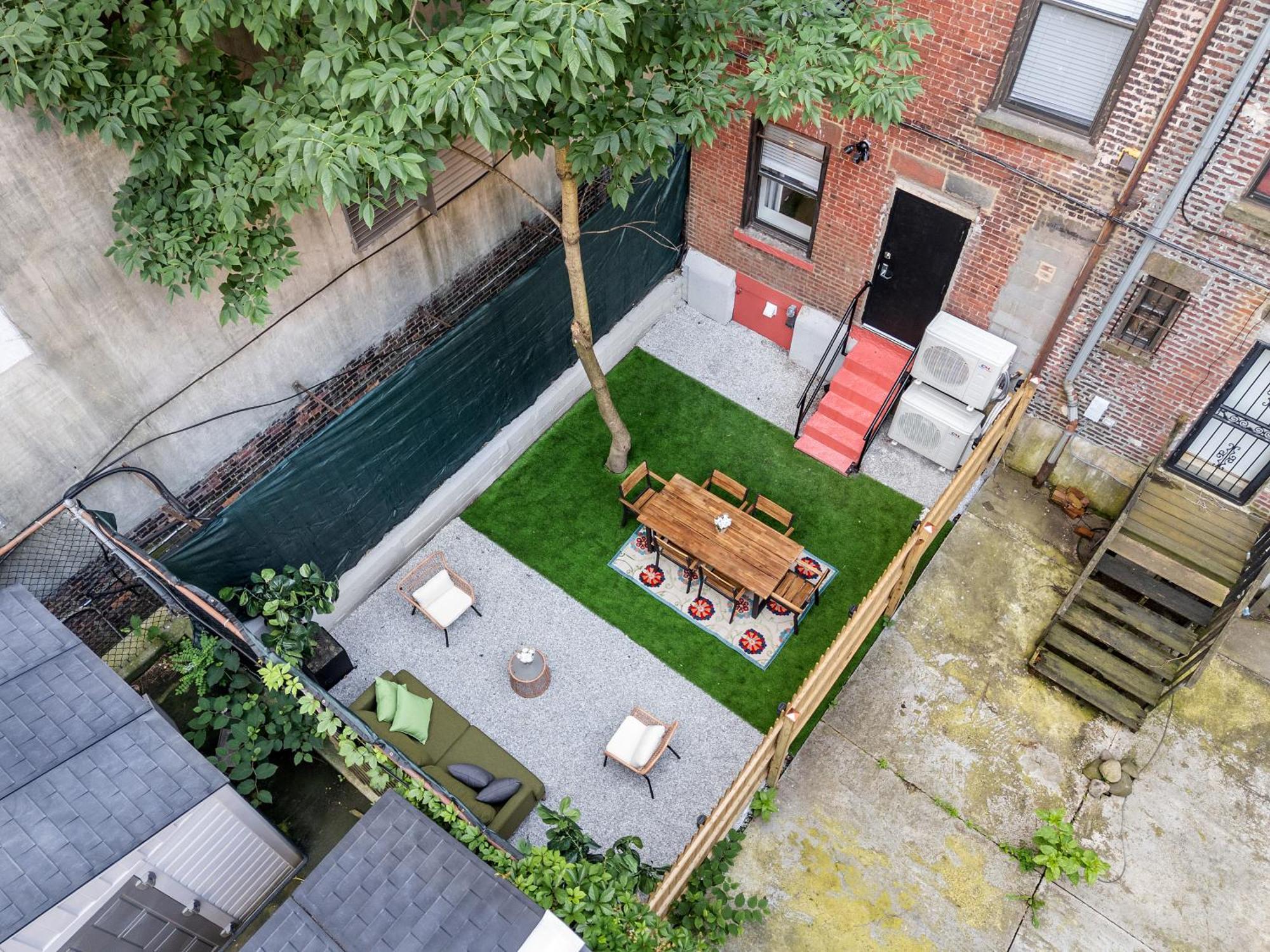 Apartment Brownstone 2 Bed With Private Backyard Near Subway New York