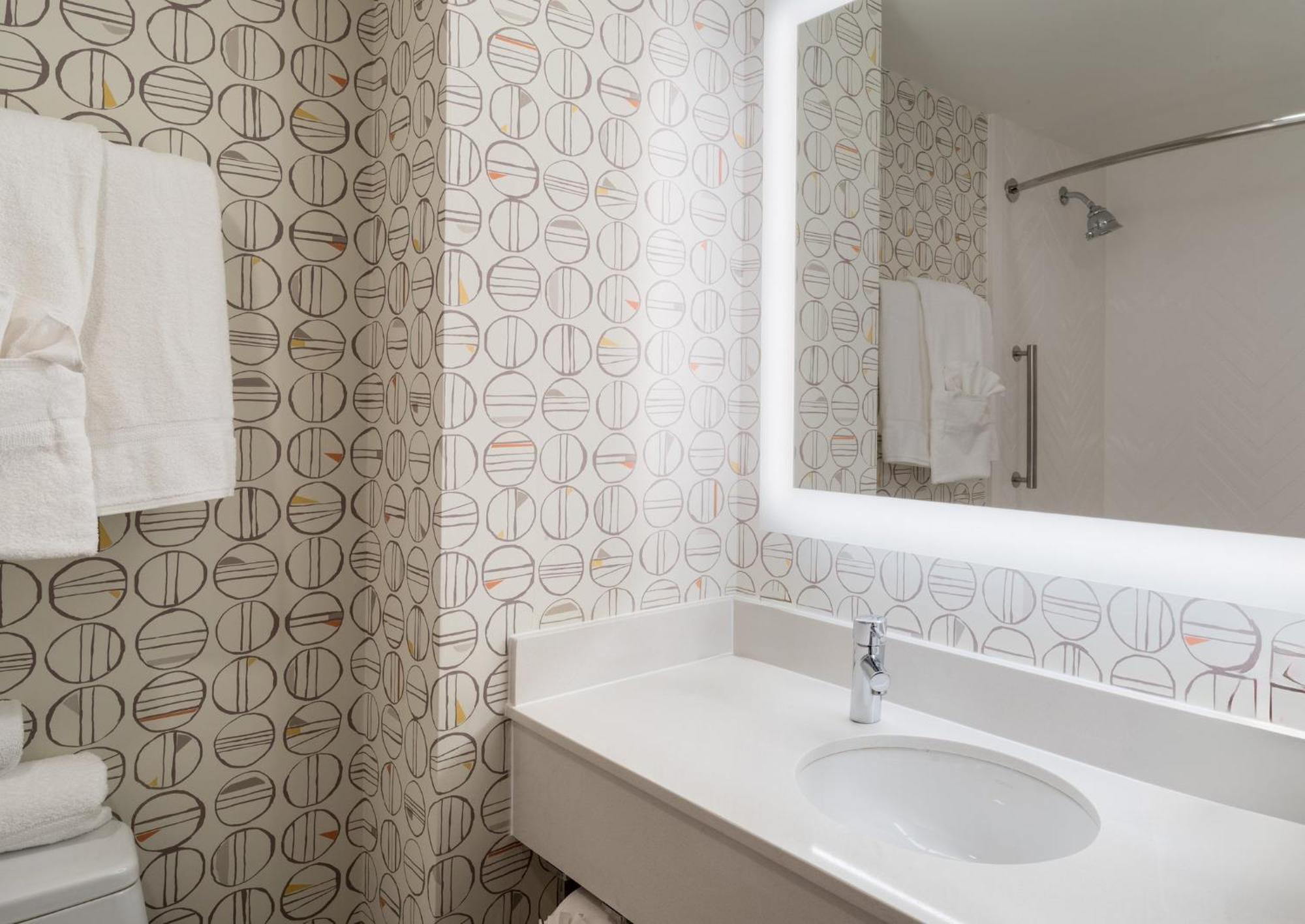 - Street By Ihg Hotel