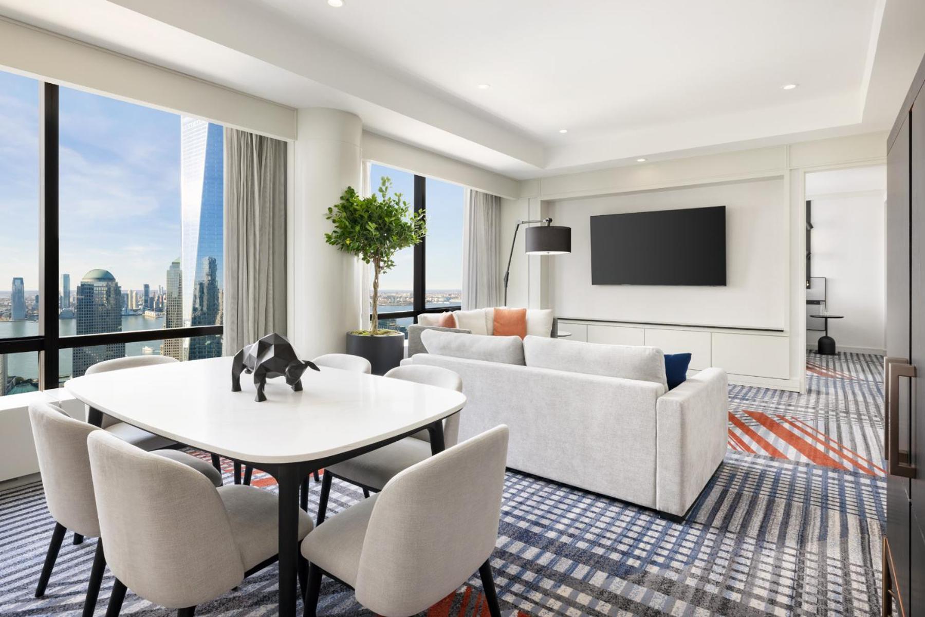 Hotel Millennium Downtown 4*