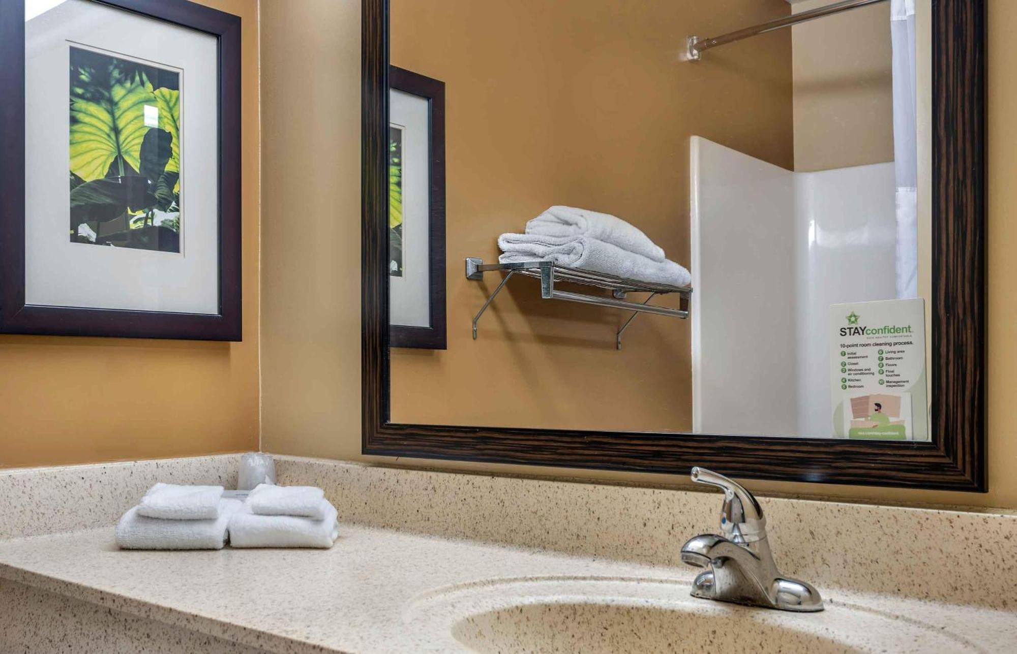 Hotel Extended America - - Laguardia Airport New York