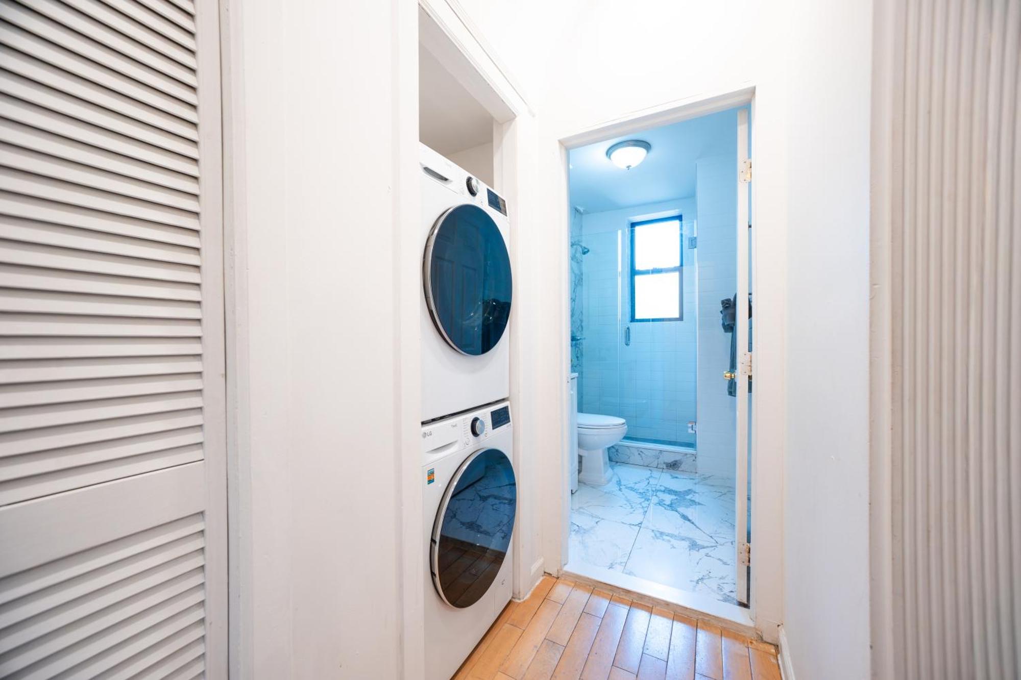 Apartment Modern By Park - 3 Br