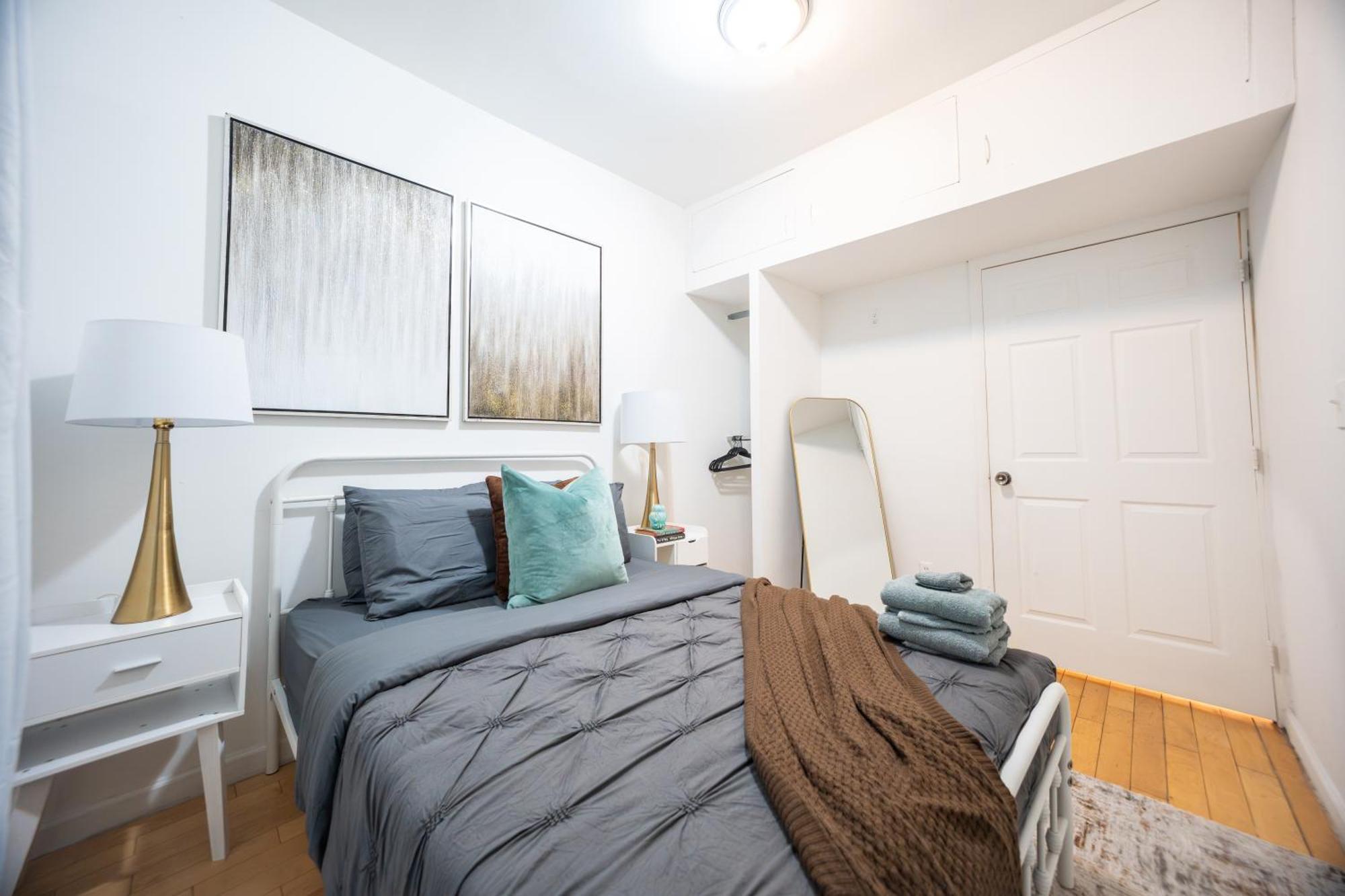 Modern By Park - 3 Br Apartment *