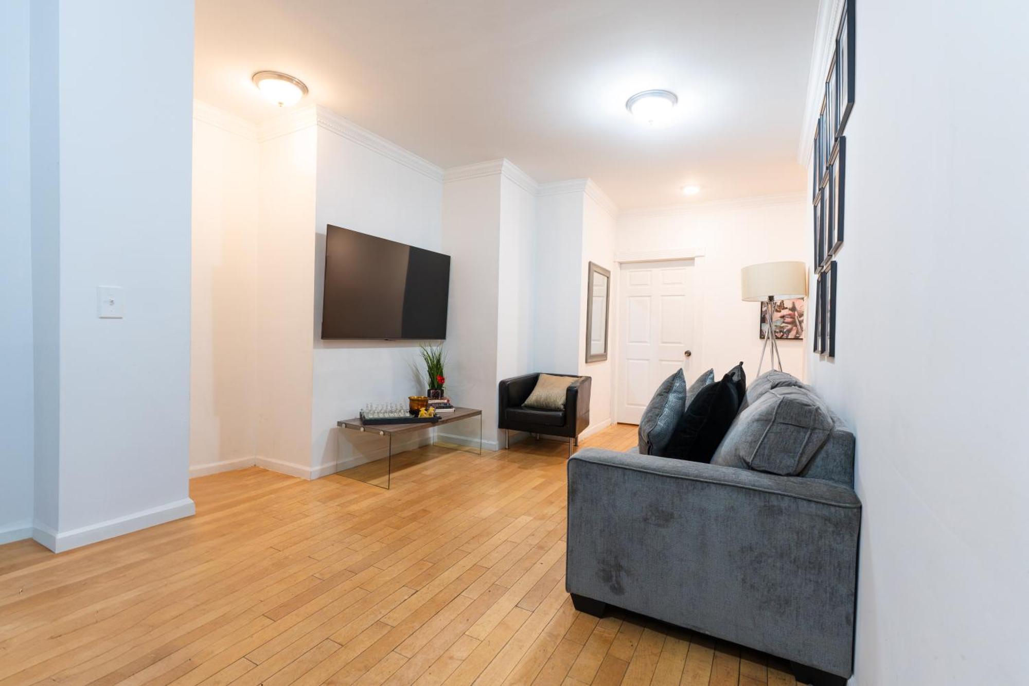 Modern By Park - 3 Br Apartment