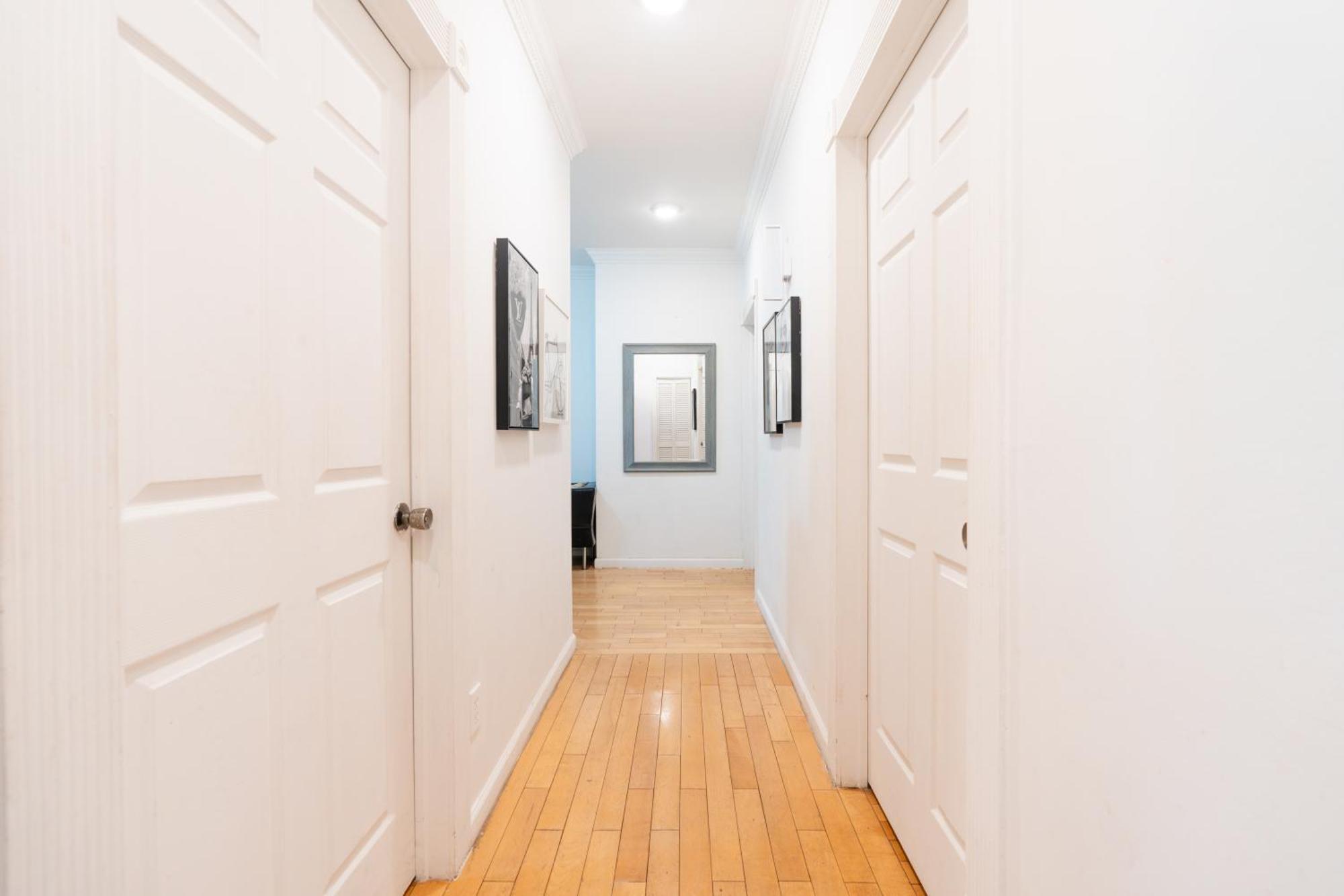 Apartment Modern By Park - 3 Br *