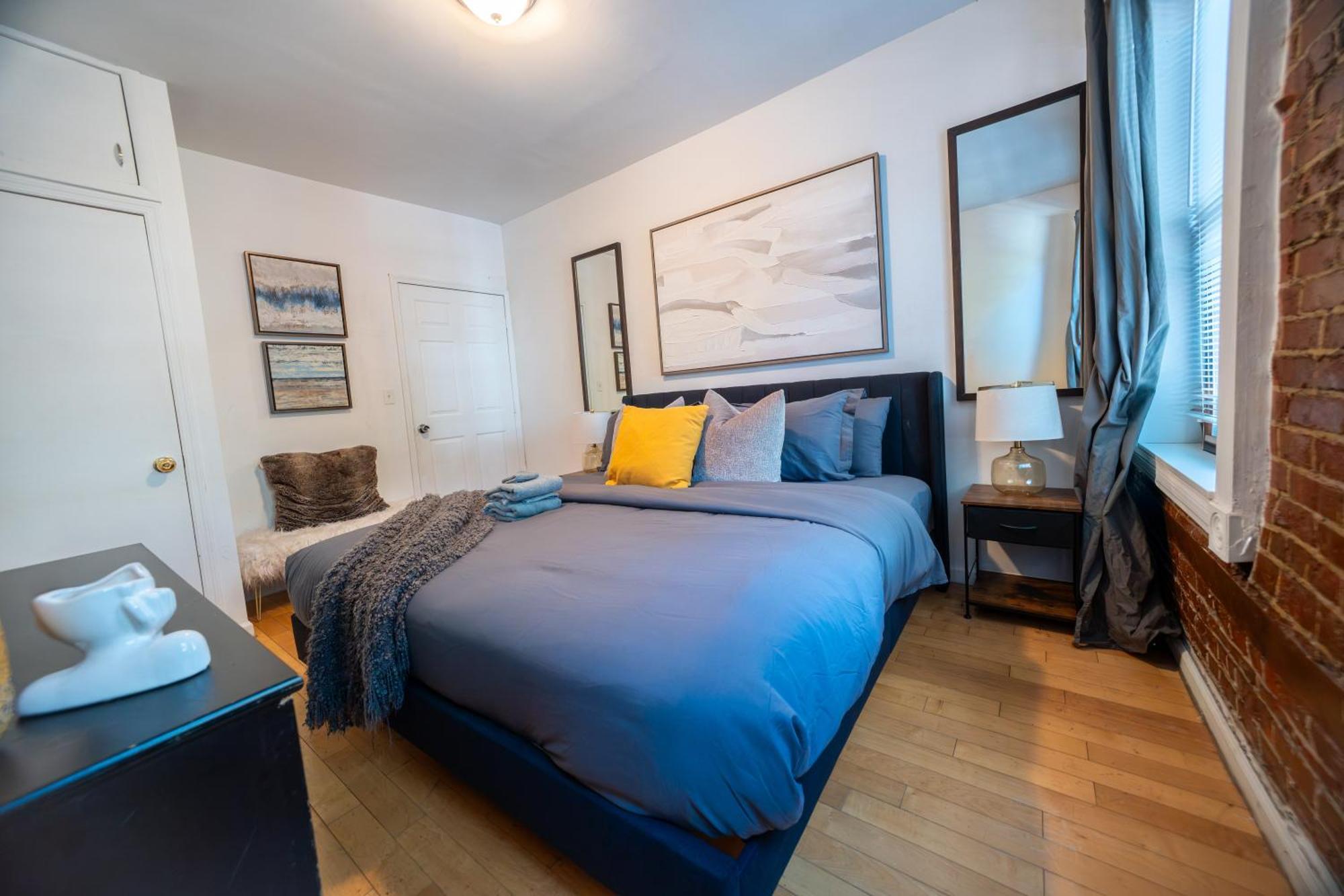 Modern By Park - 3 Br Apartment *