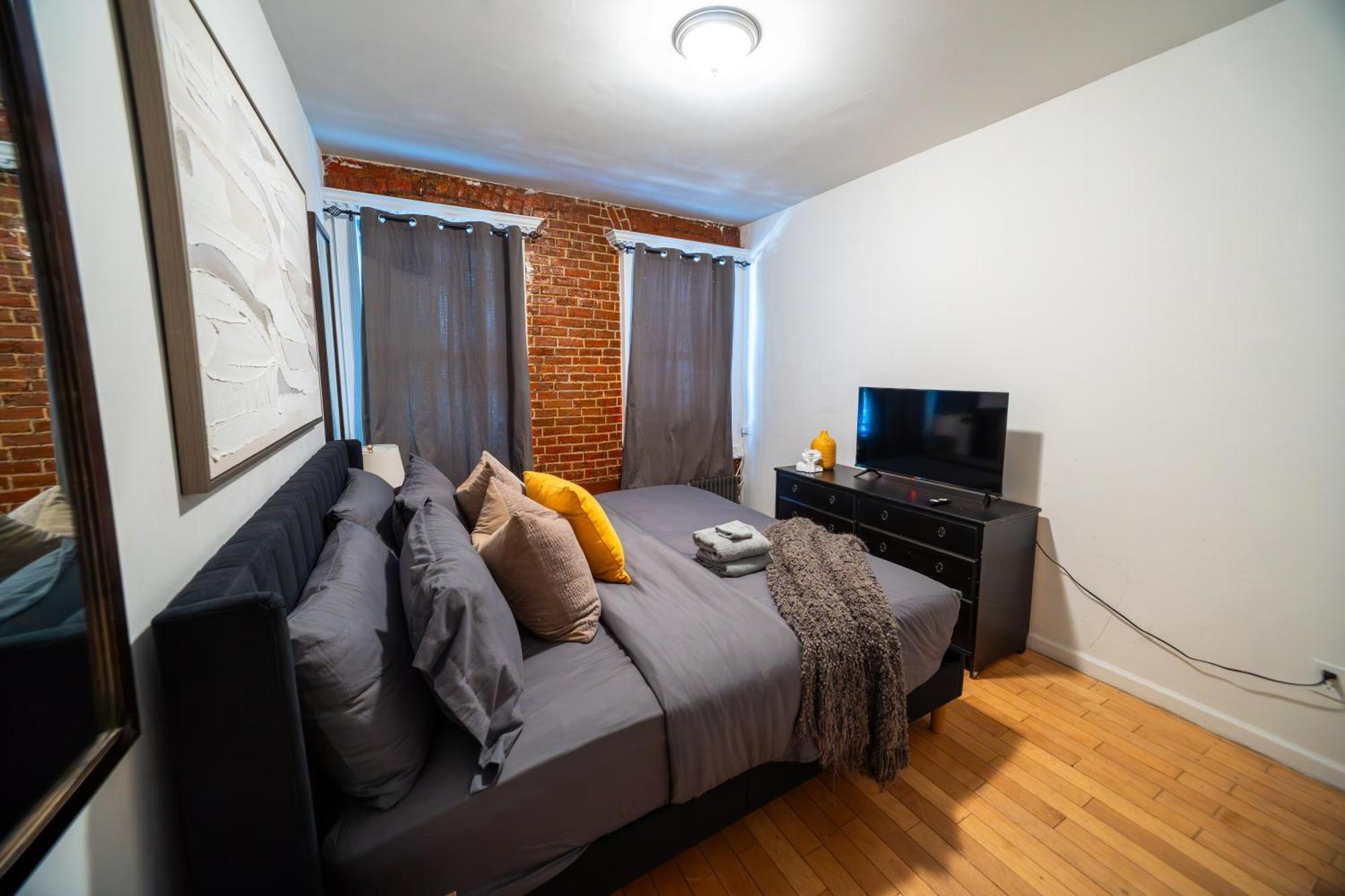 Modern By Park - 3 Br *