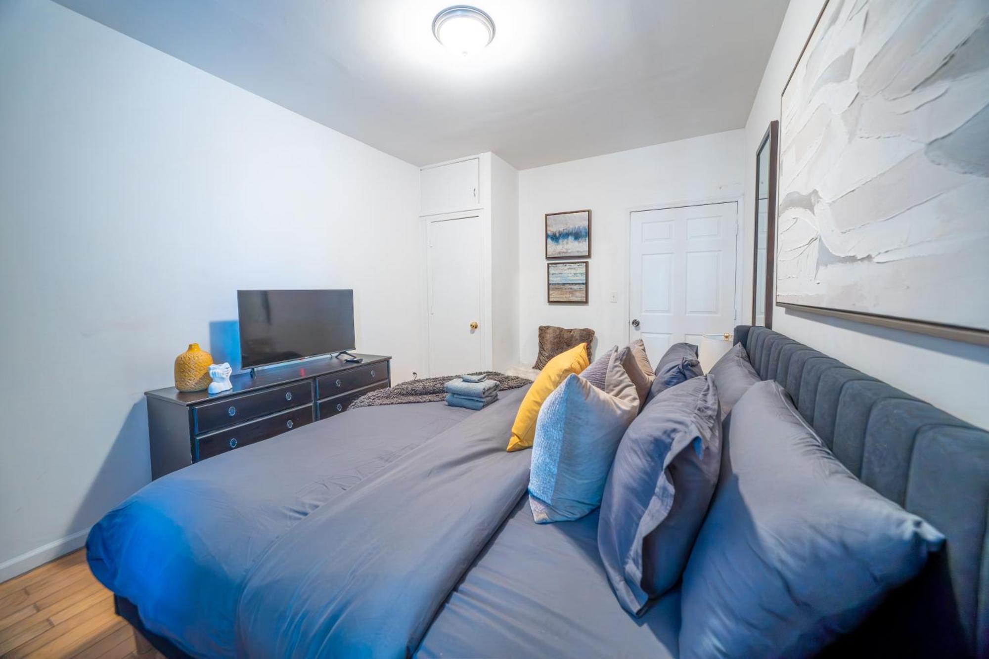 Modern By Park - 3 Br Apartment *