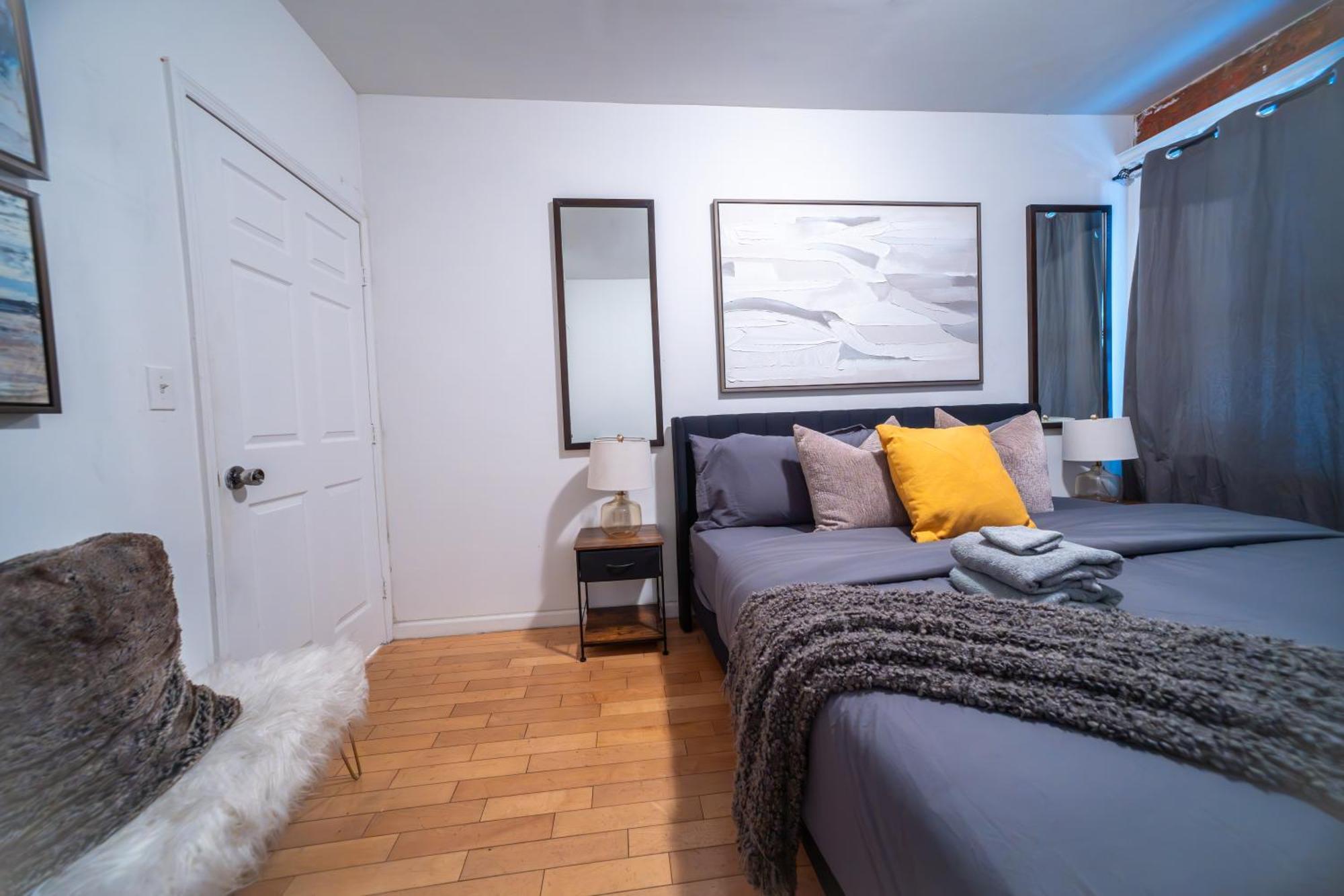 Modern By Park - 3 Br Apartment *