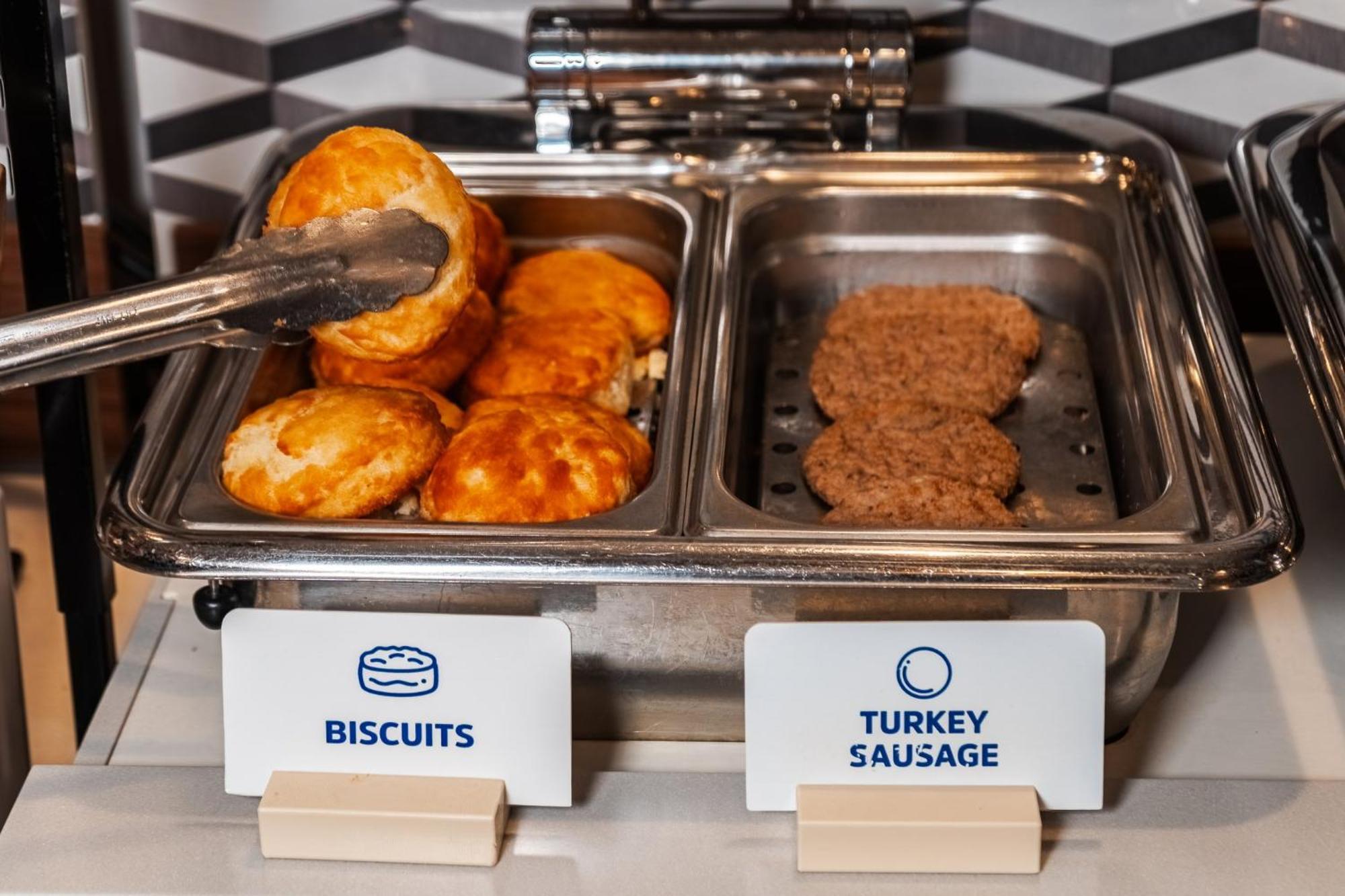 Express Maspeth By Ihg Hotel 2*