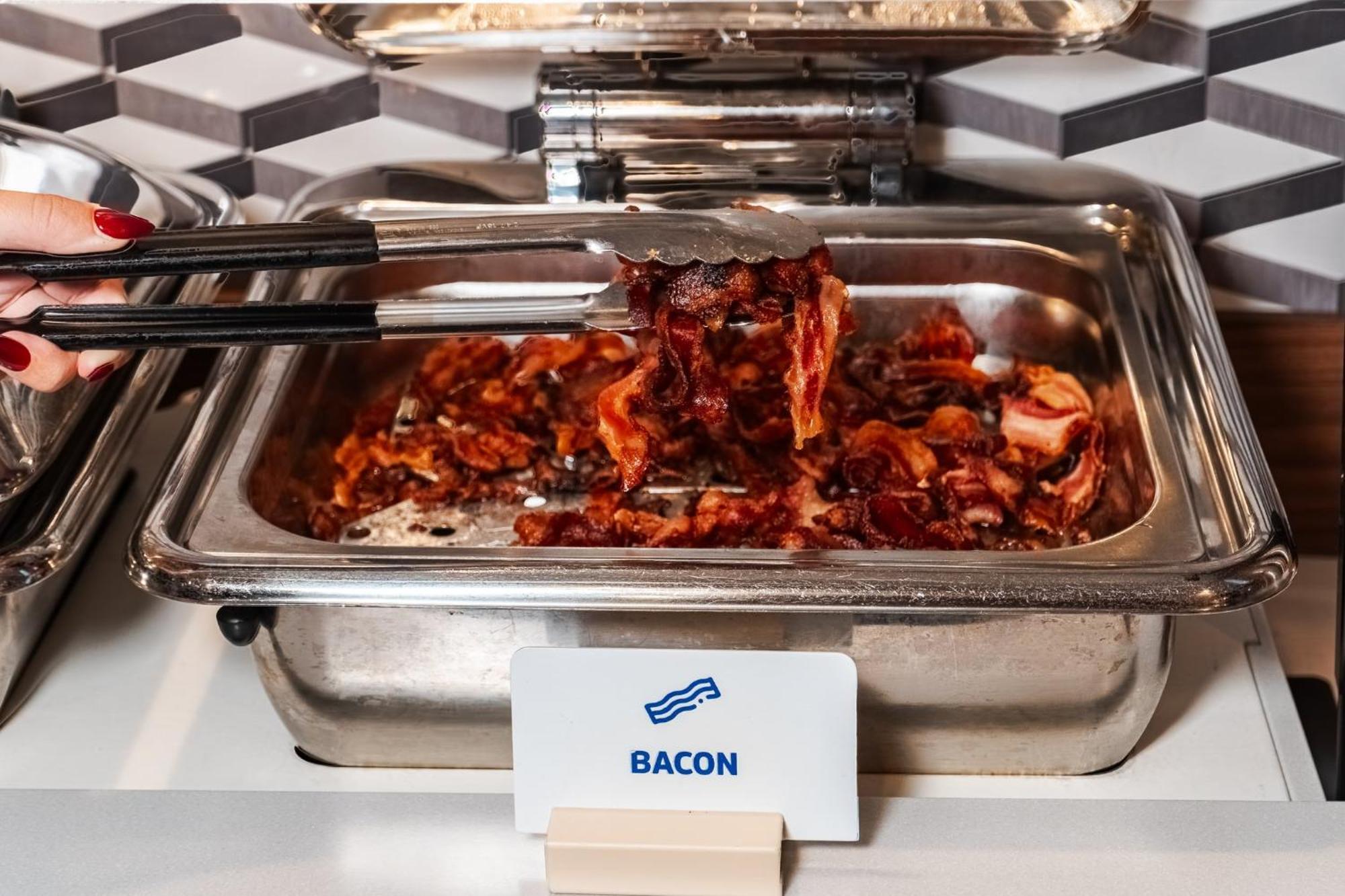 Express Maspeth By Ihg 2*