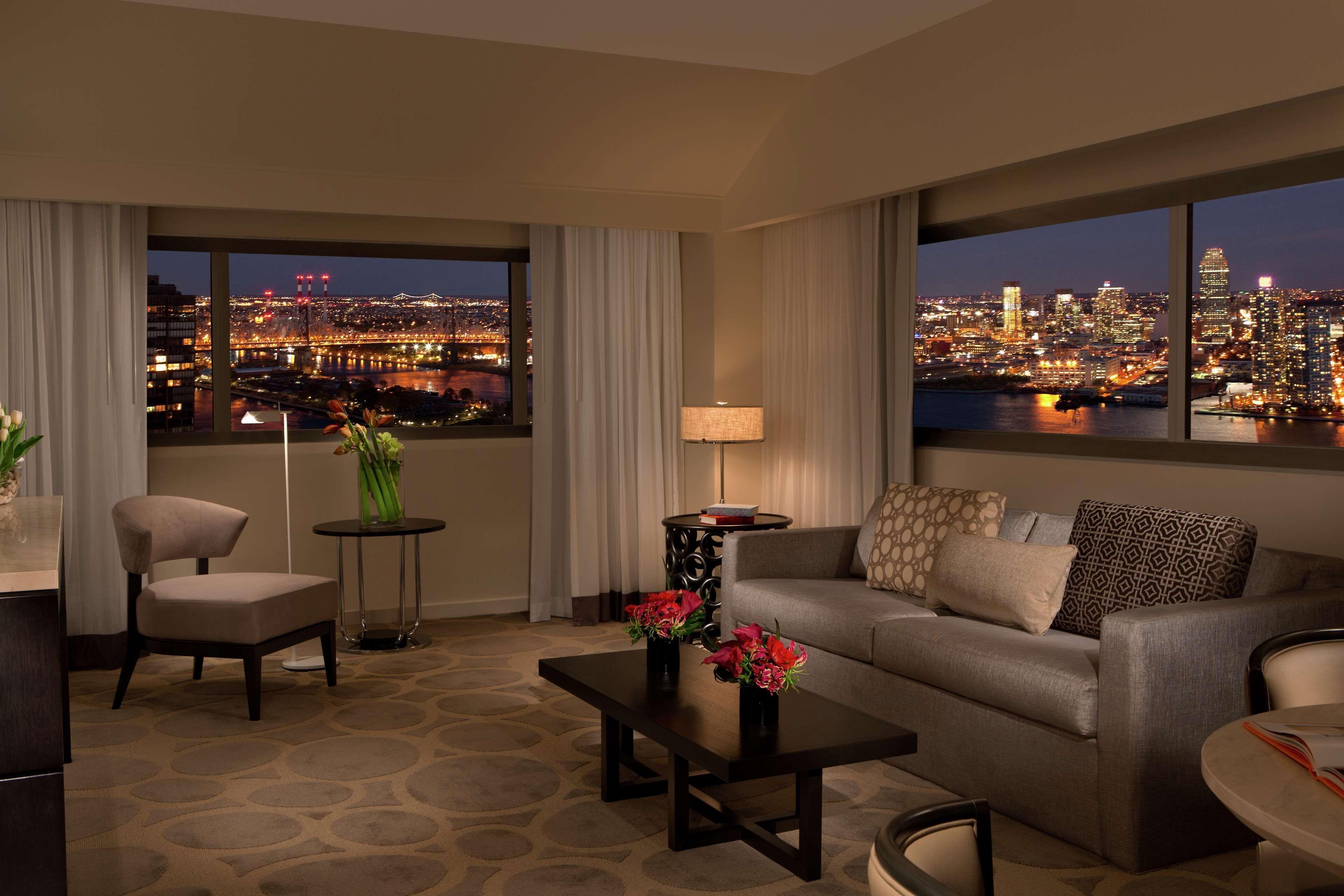 Millennium Hilton One Un Plaza 4*