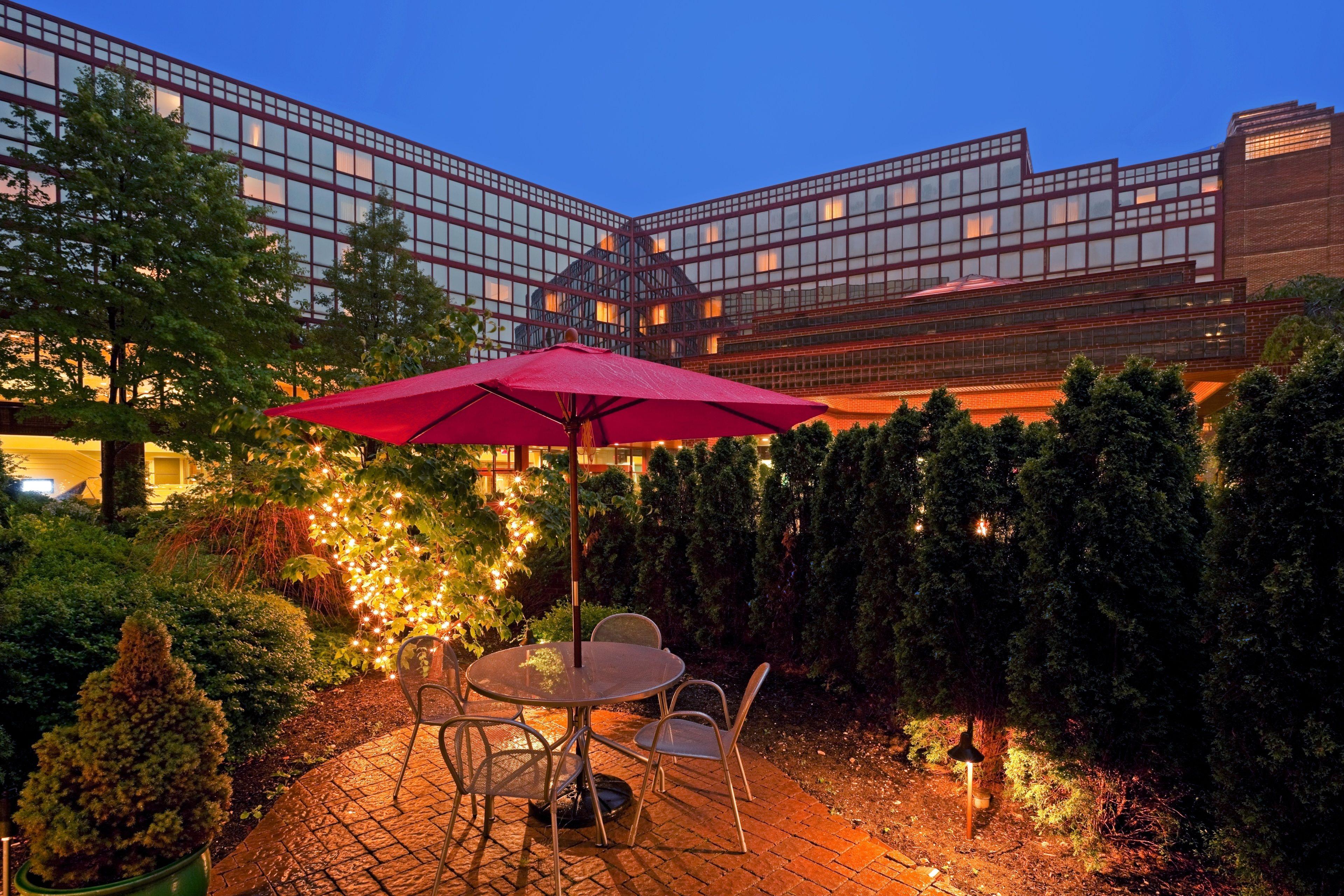 Hotel Doubletree By Hilton New York-laguardia 3*