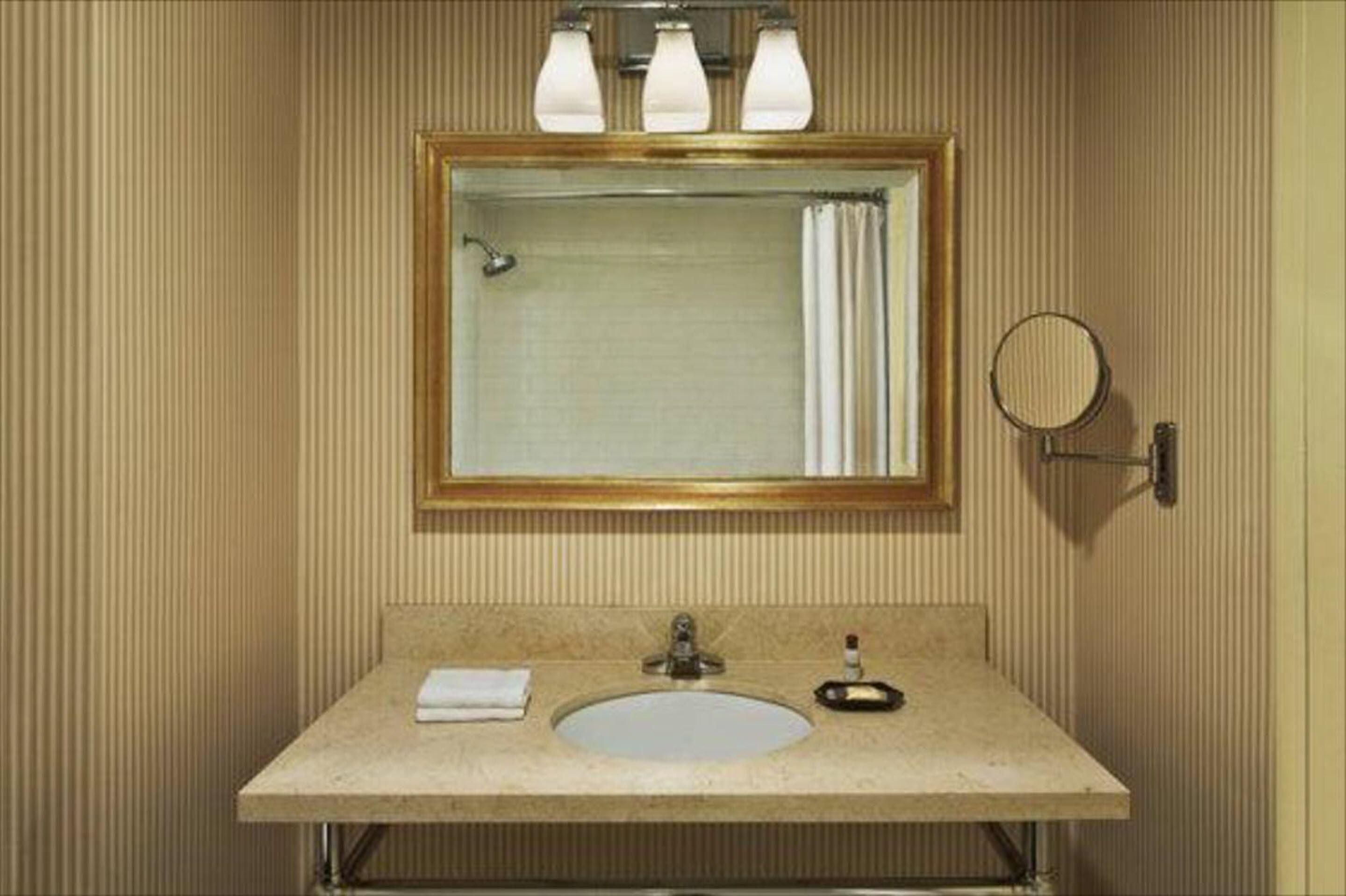 Sheraton Laguardia East Hotel 3*