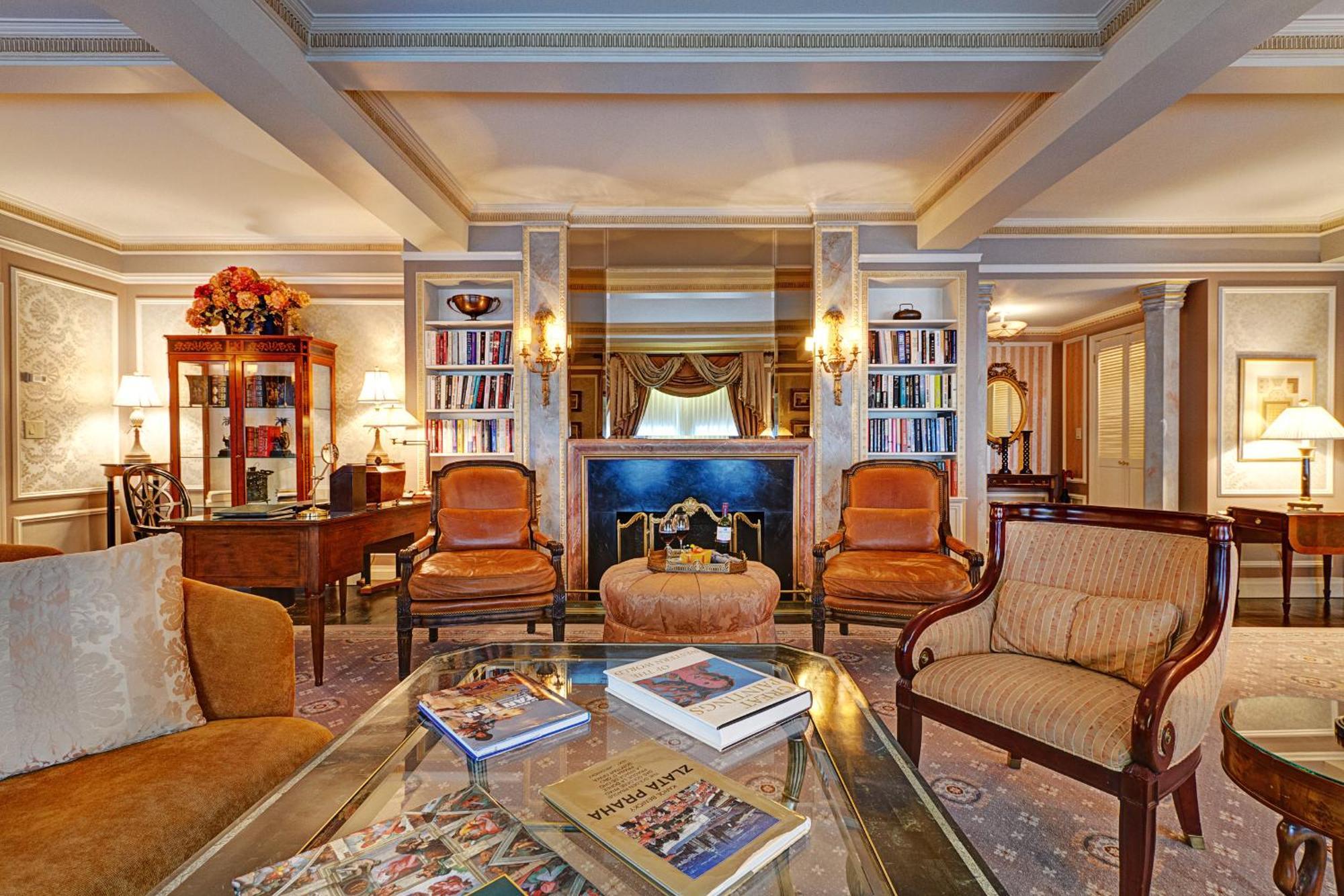 Hotel Elysee By Library Collection New York