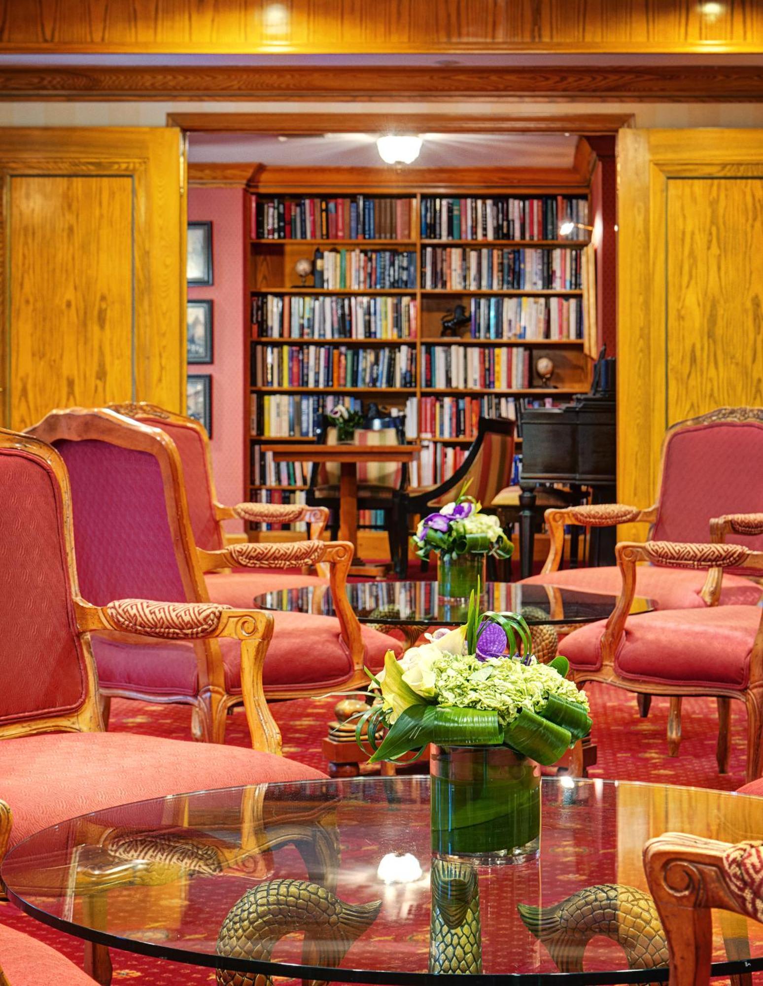 Hotel Elysee By Library Collection 4*