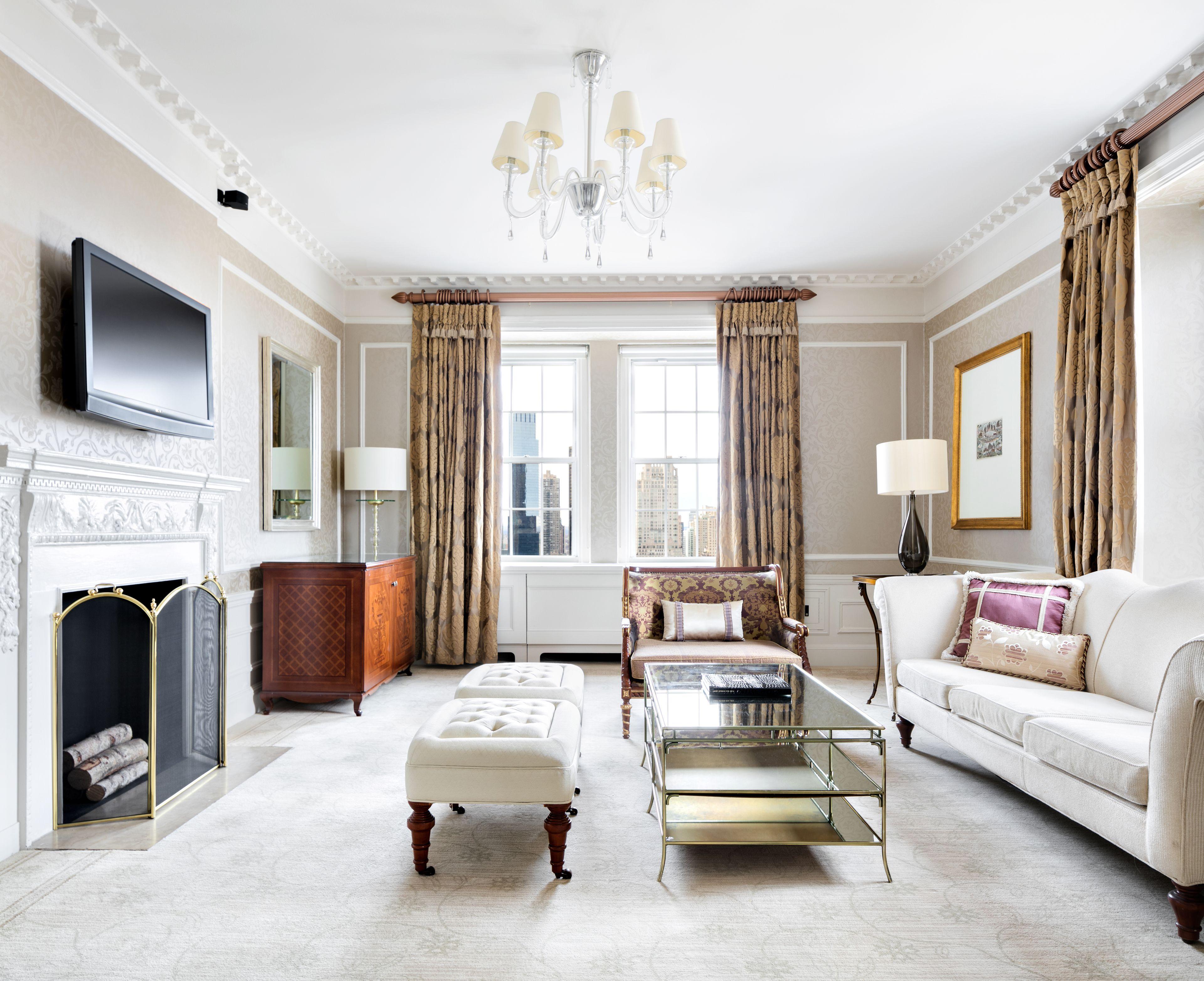 Hotel The Pierre, A Taj Hotel,