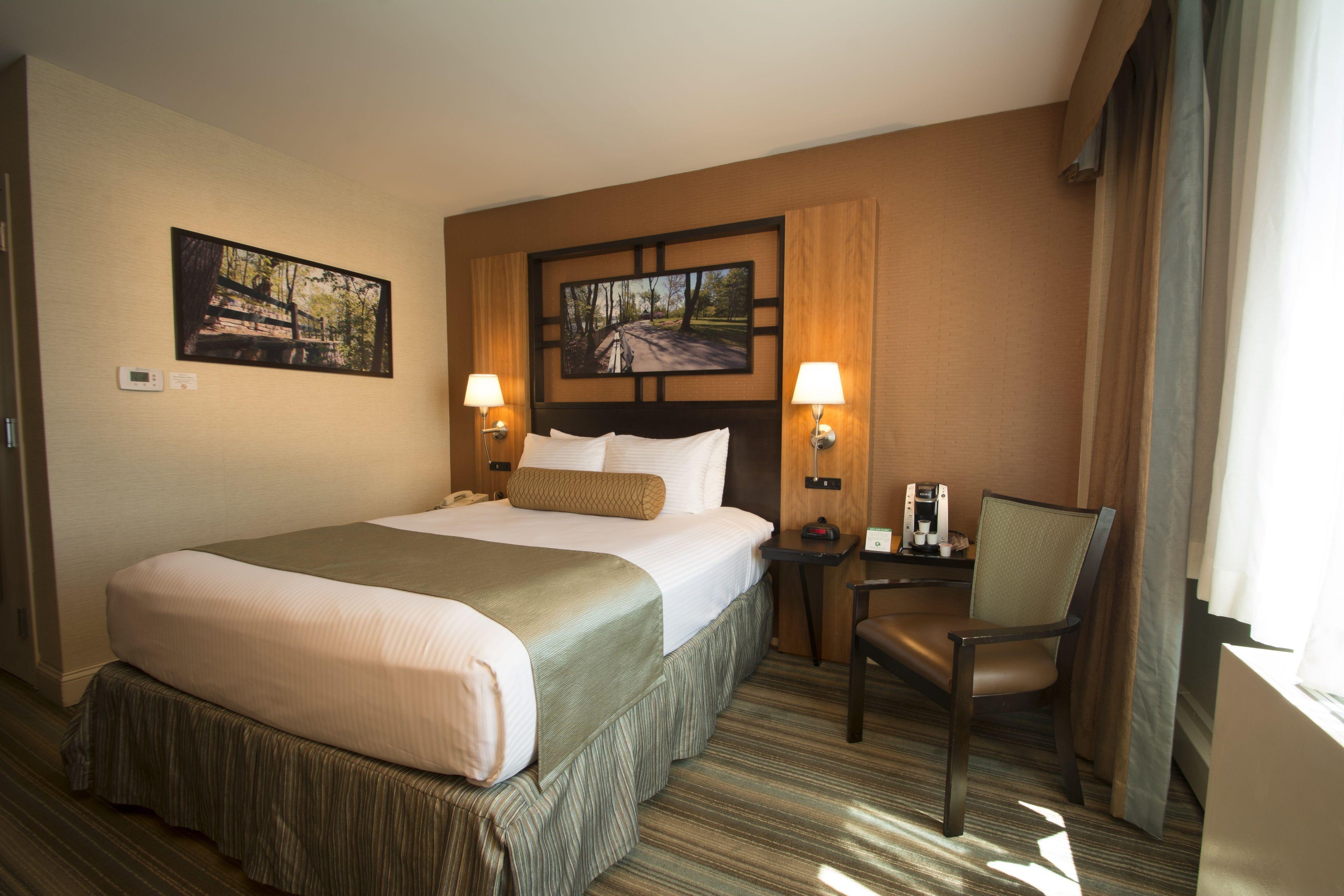 Western Queens Gold Coast Hotel 3*