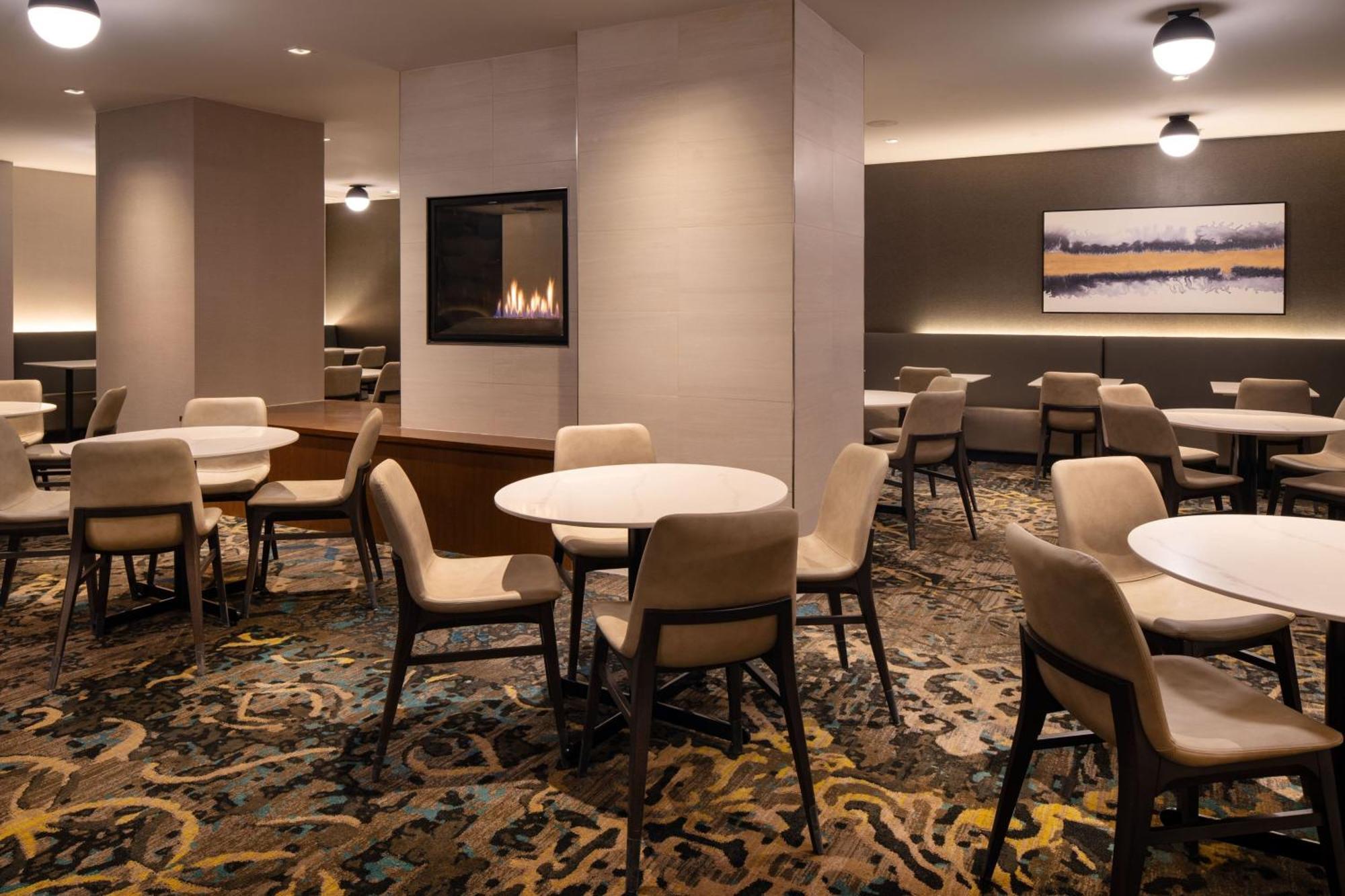 Hotel By Marriott Manhattan/ Midtown Eastside 4*