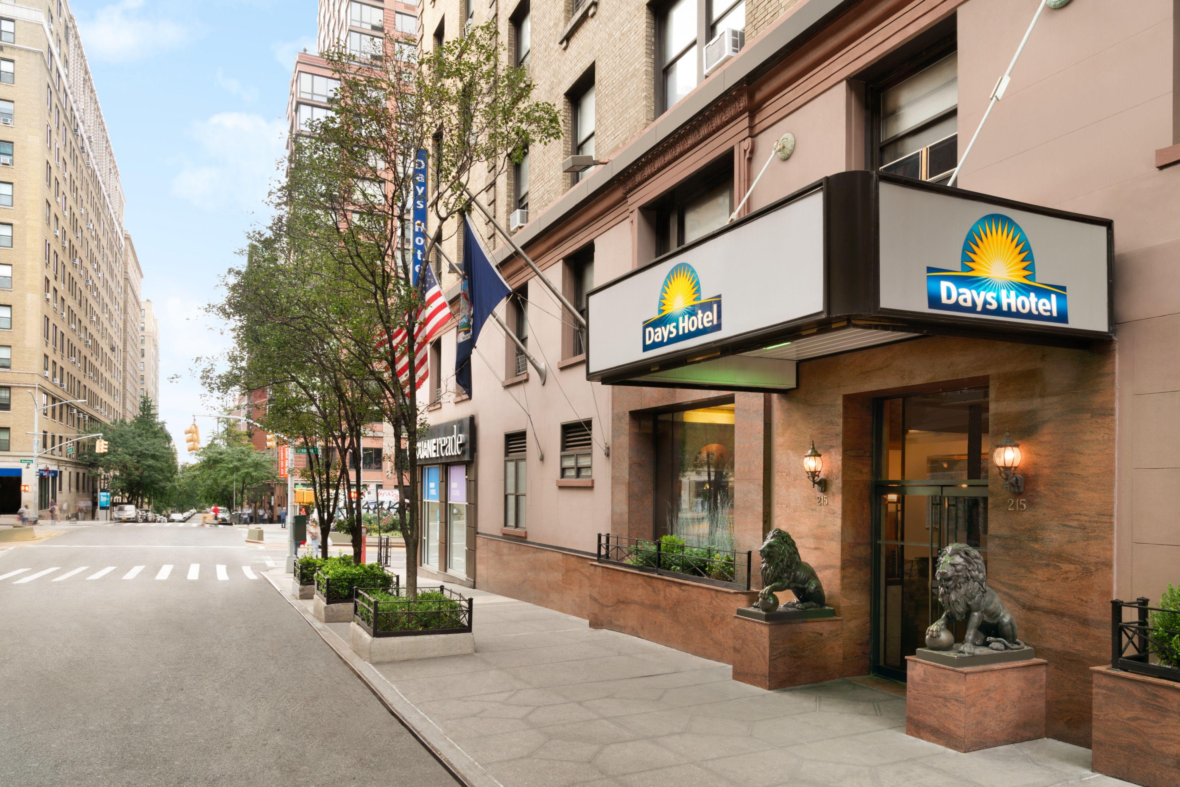 Hotel Night Broadway 3*