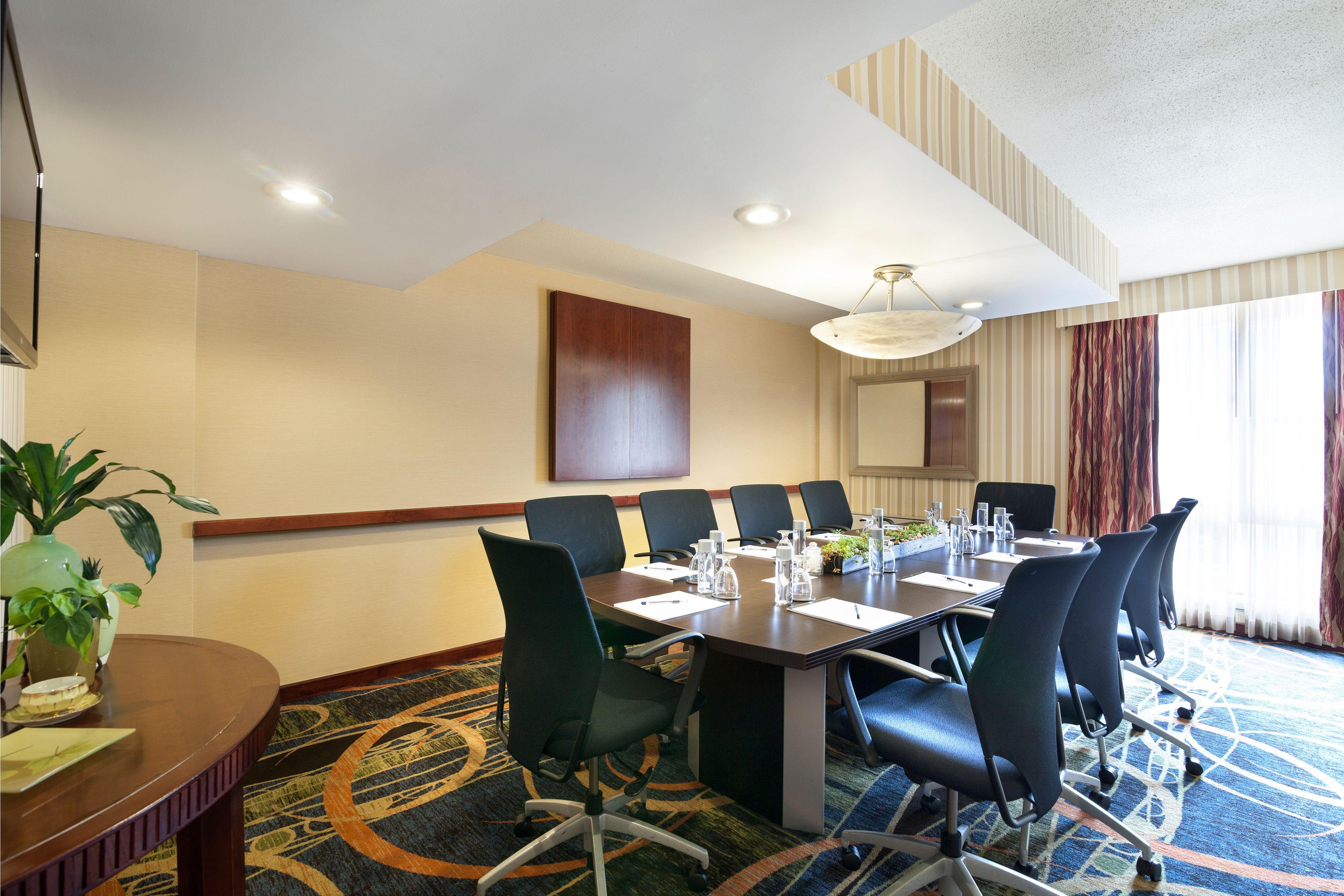 Hotel Doubletree By Hilton Jfk Airport 3*