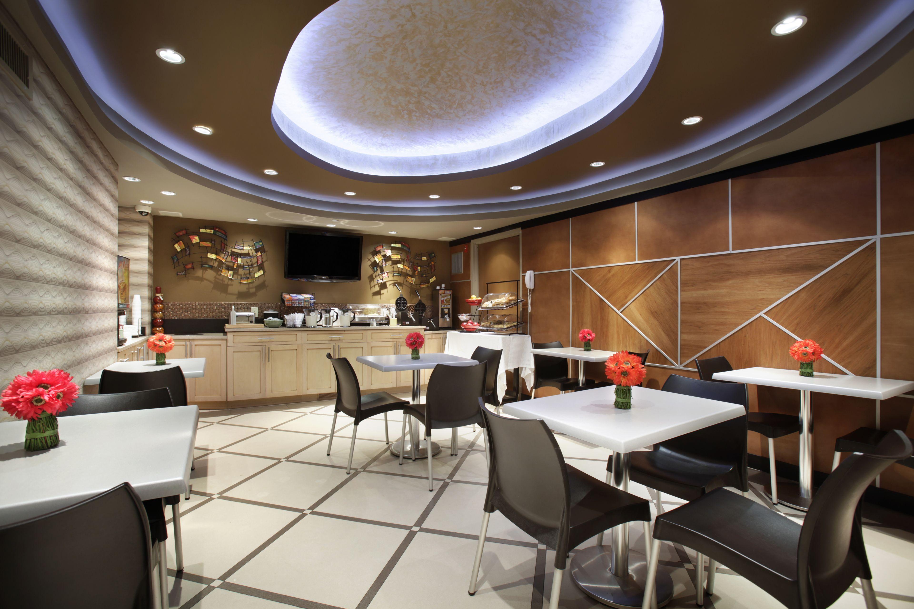 Ramada By Wyndham Bronx 3*