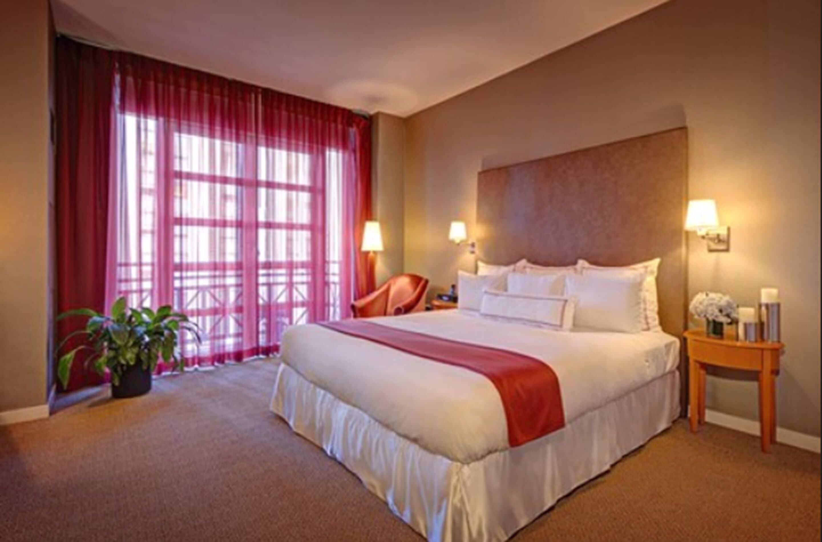 Hotel Giraffe By Library Collection New York