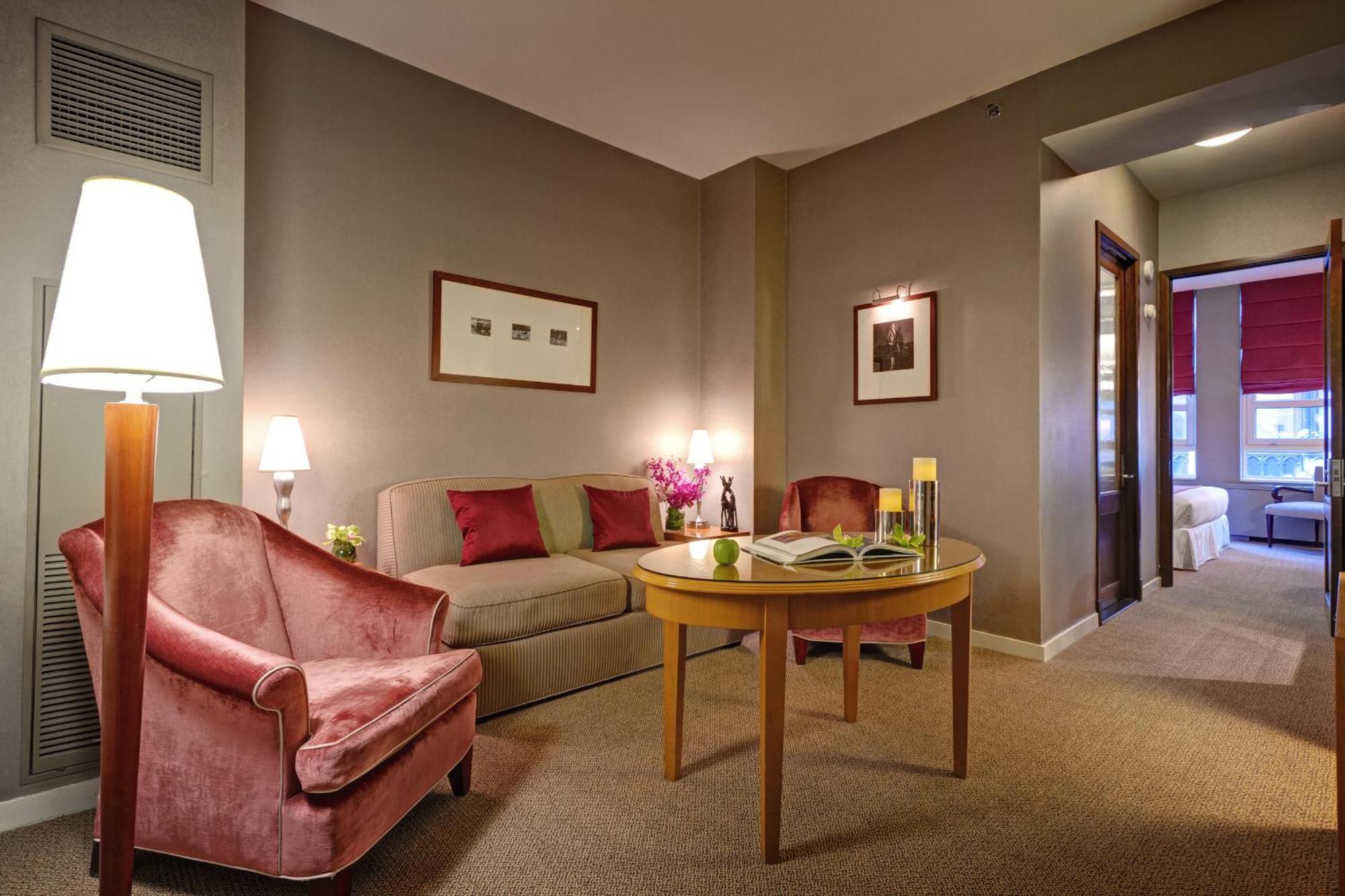 Hotel Giraffe By Library Collection New York
