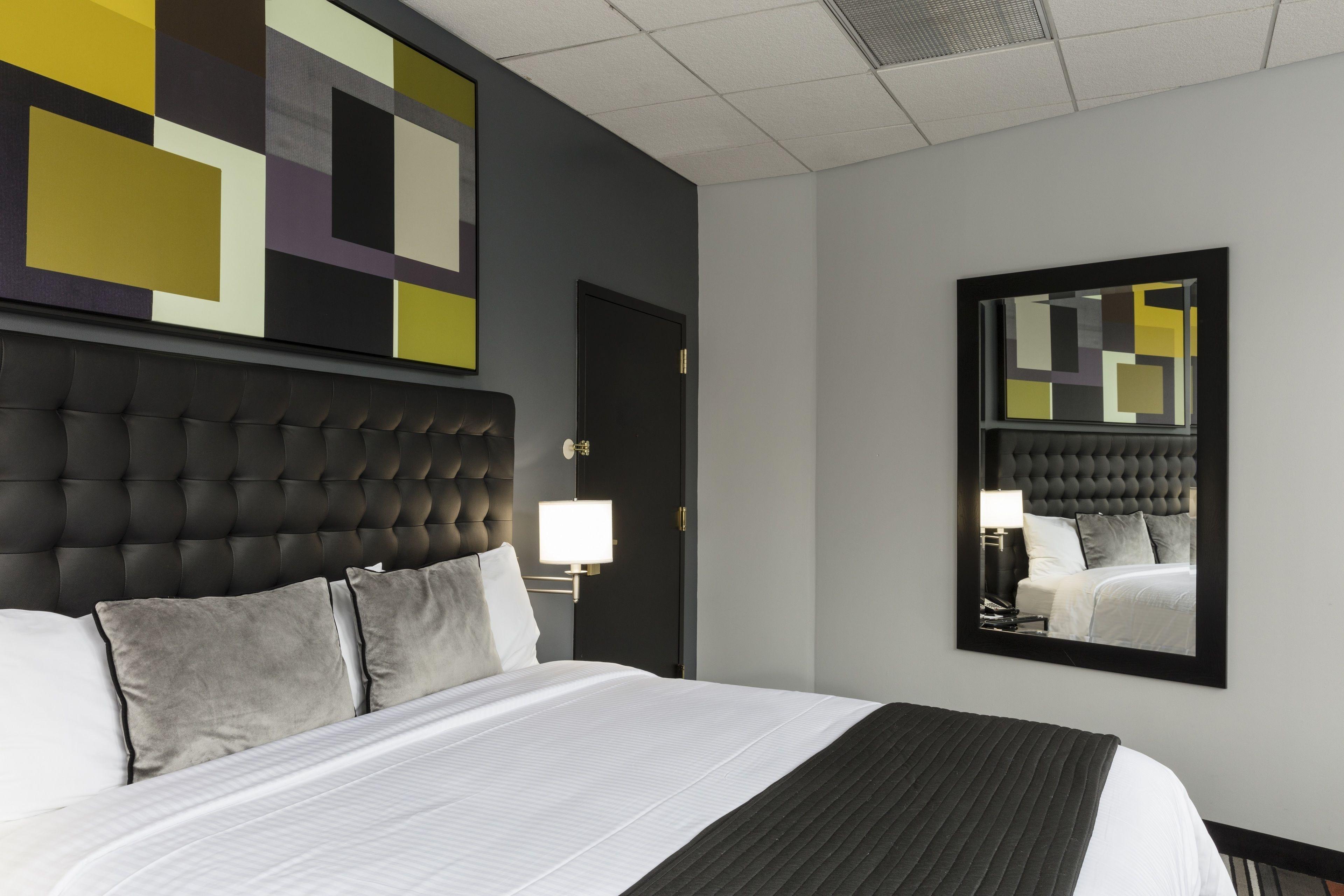 Broadway Plaza 4*