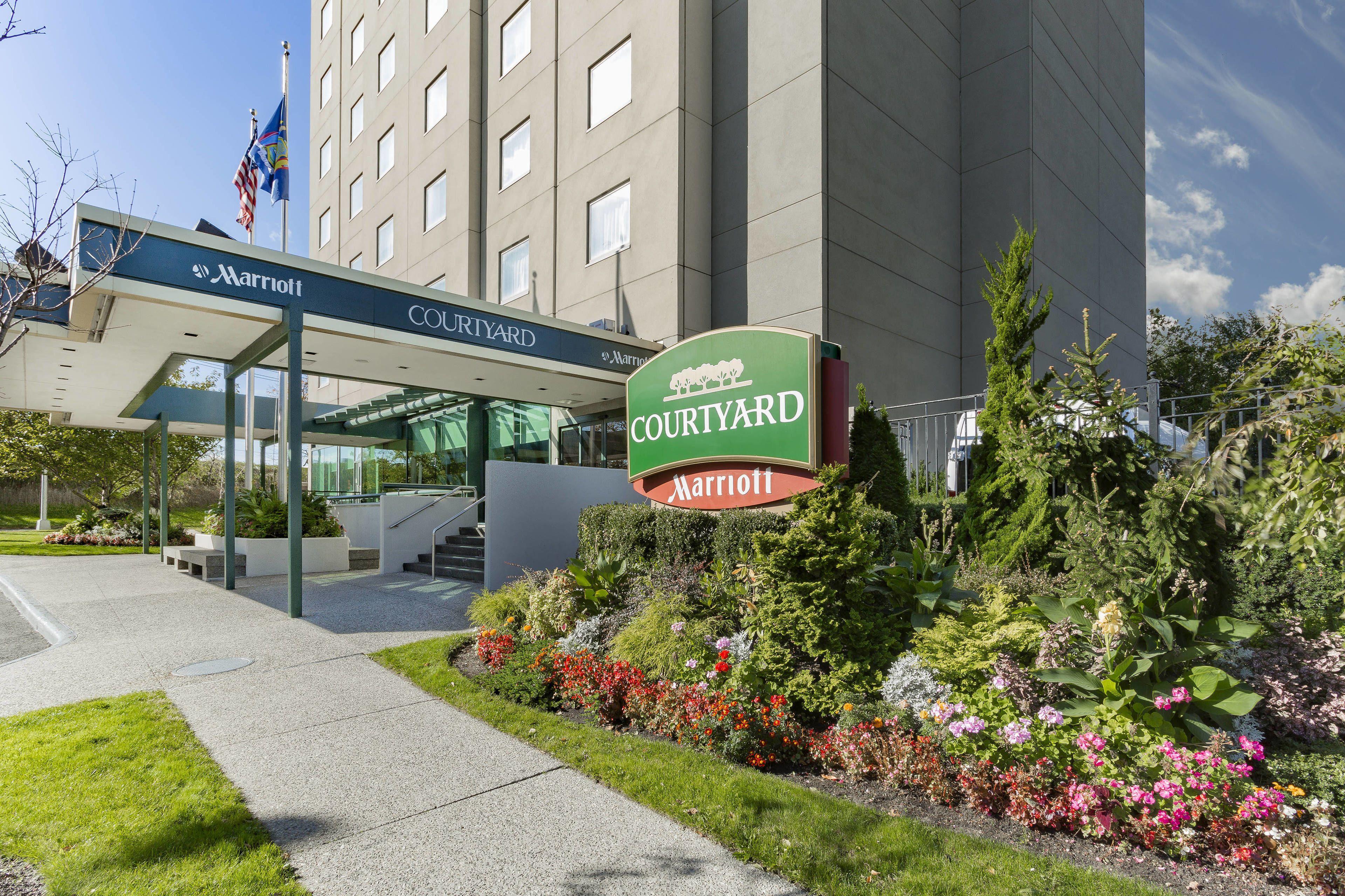 Hotel Courtyard By Marriott Jfk Airport 3*