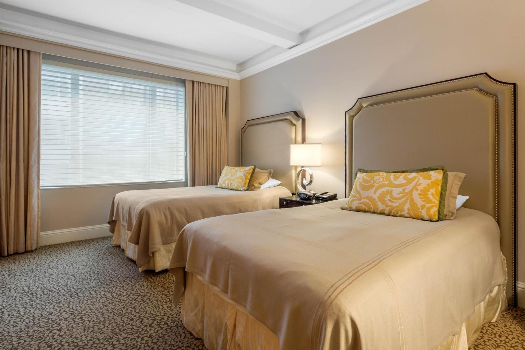 Omni Berkshire Place 4*