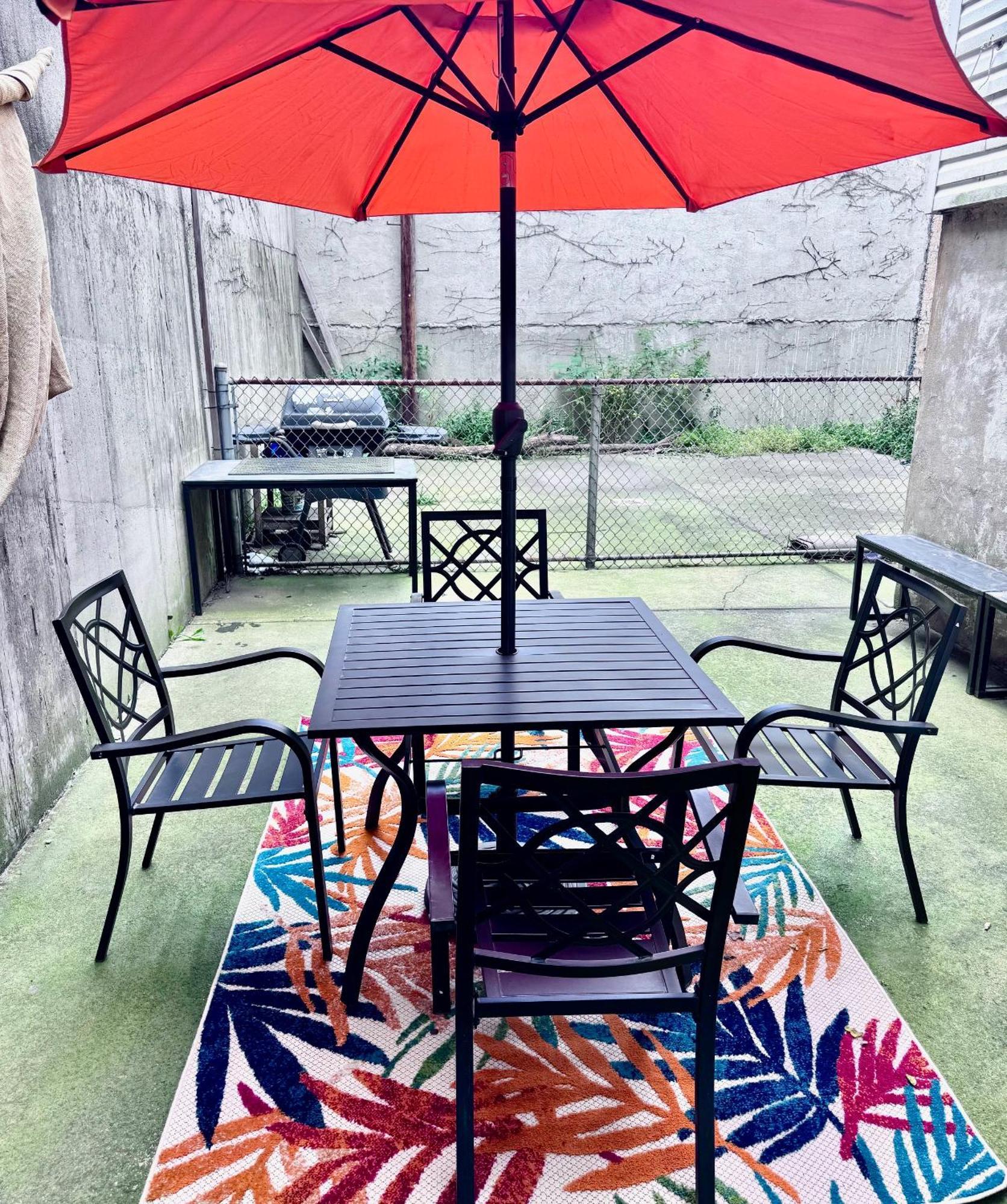 Private 2 Bedroom With Private Backyard In Lic !!! Apartment *