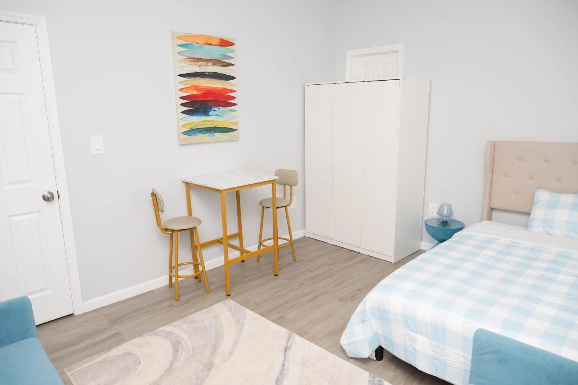 Homestay Relaxx - Brighton Retreat1 - Blue3057