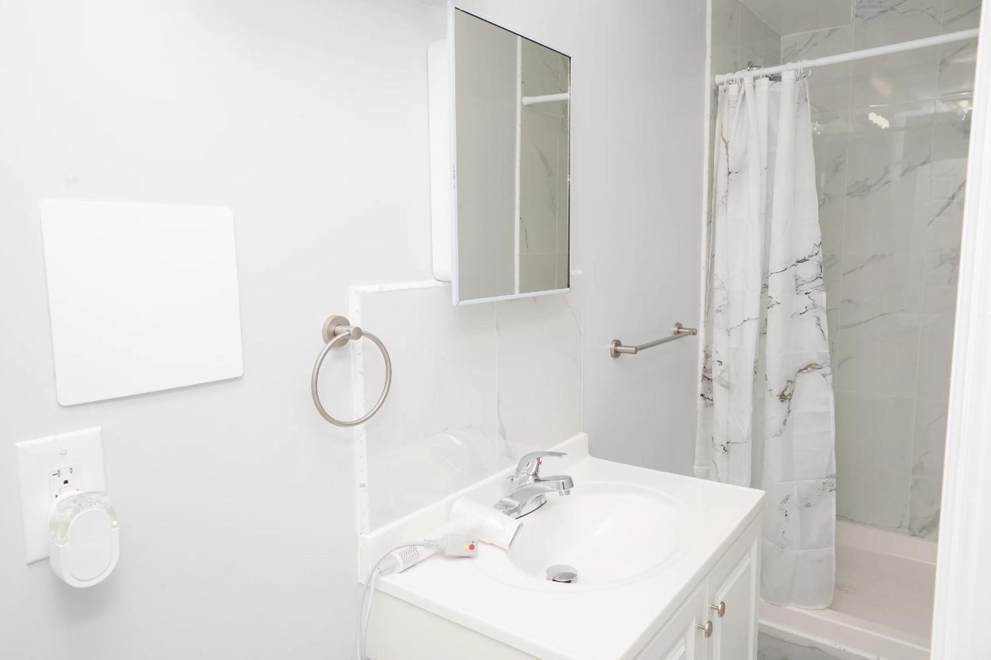 Homestay Relaxx - Brighton House1 - Yellow3057 New York