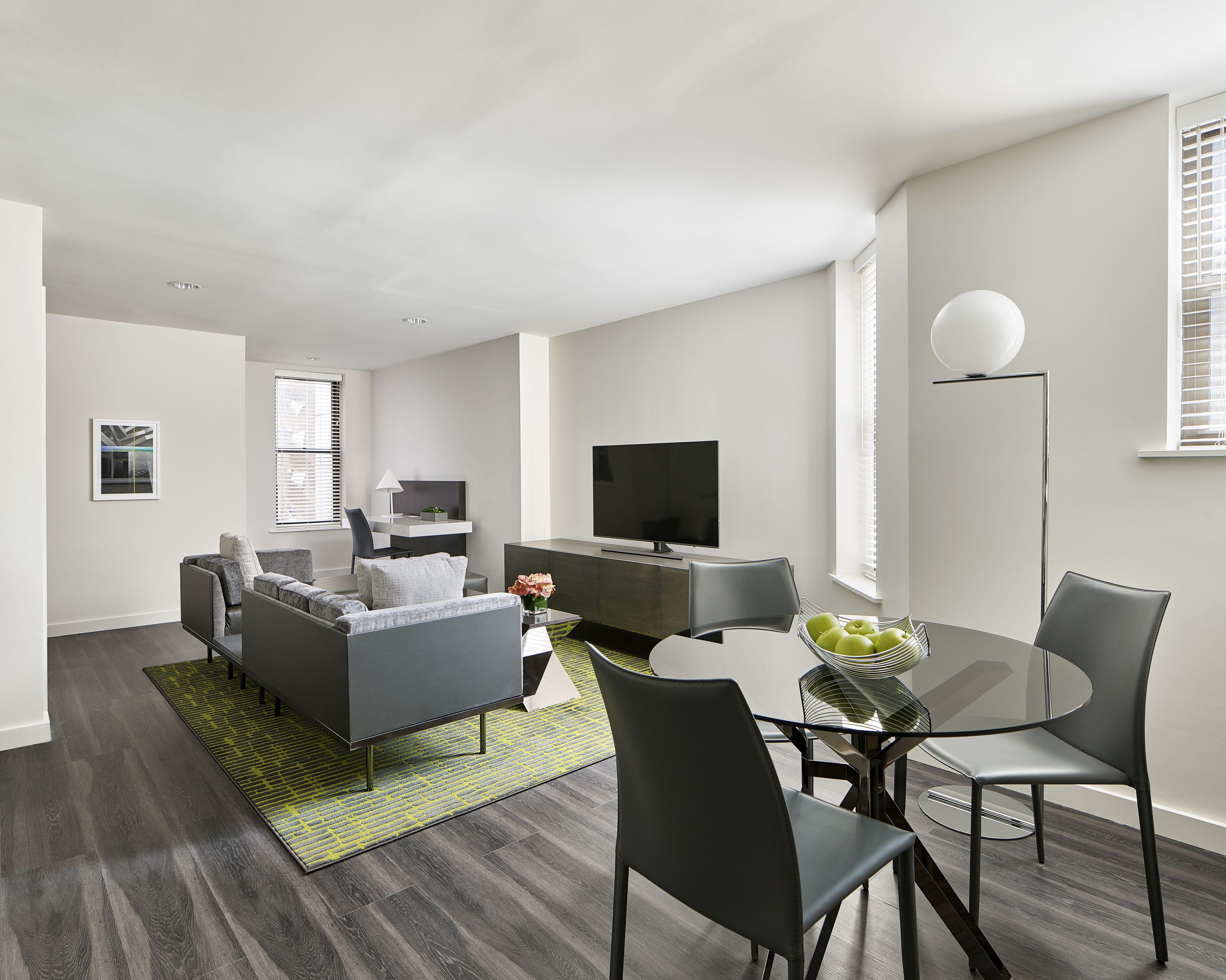 Aparthotel Aka Times Square 4*
