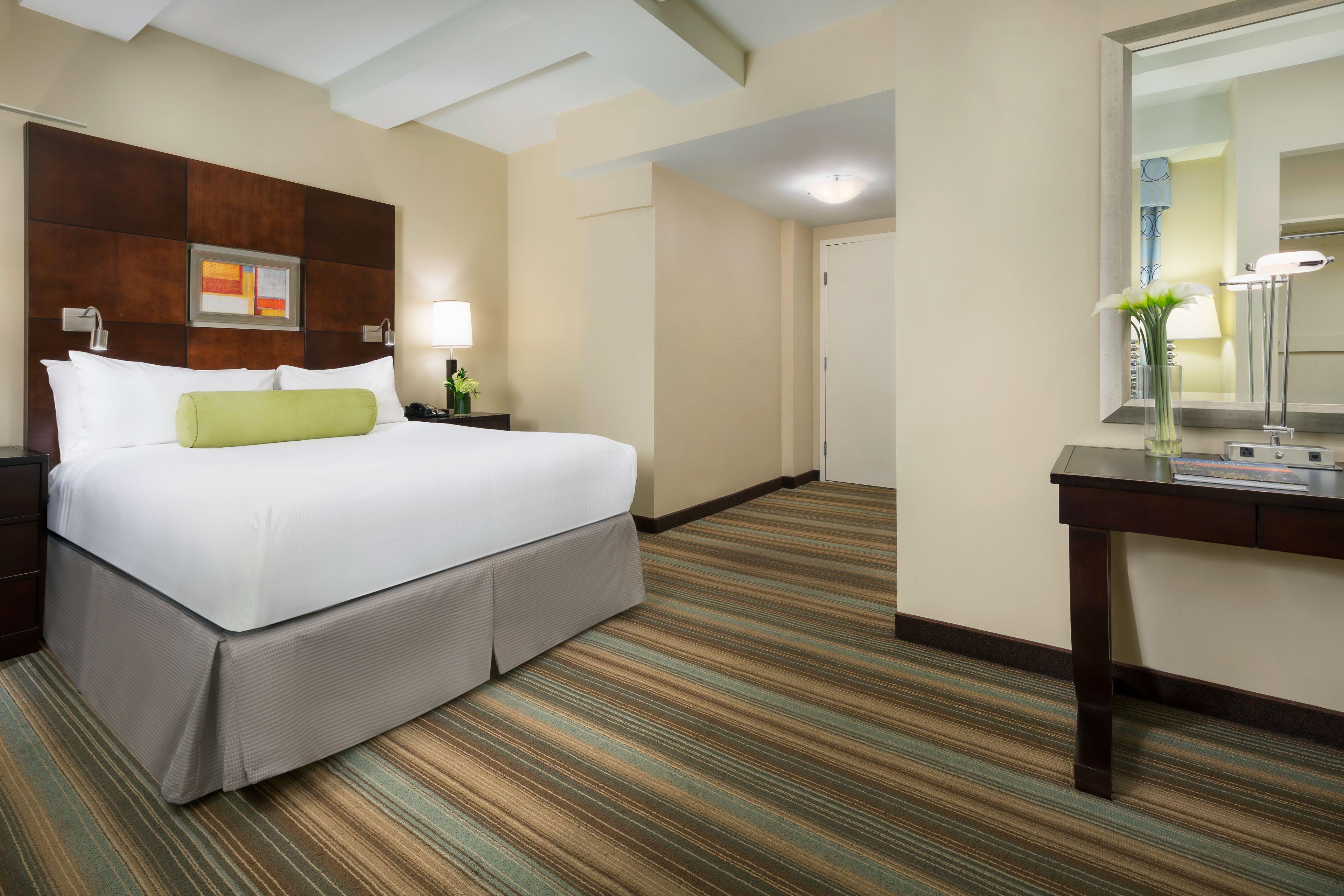 Hotel Aura Times Square 4*