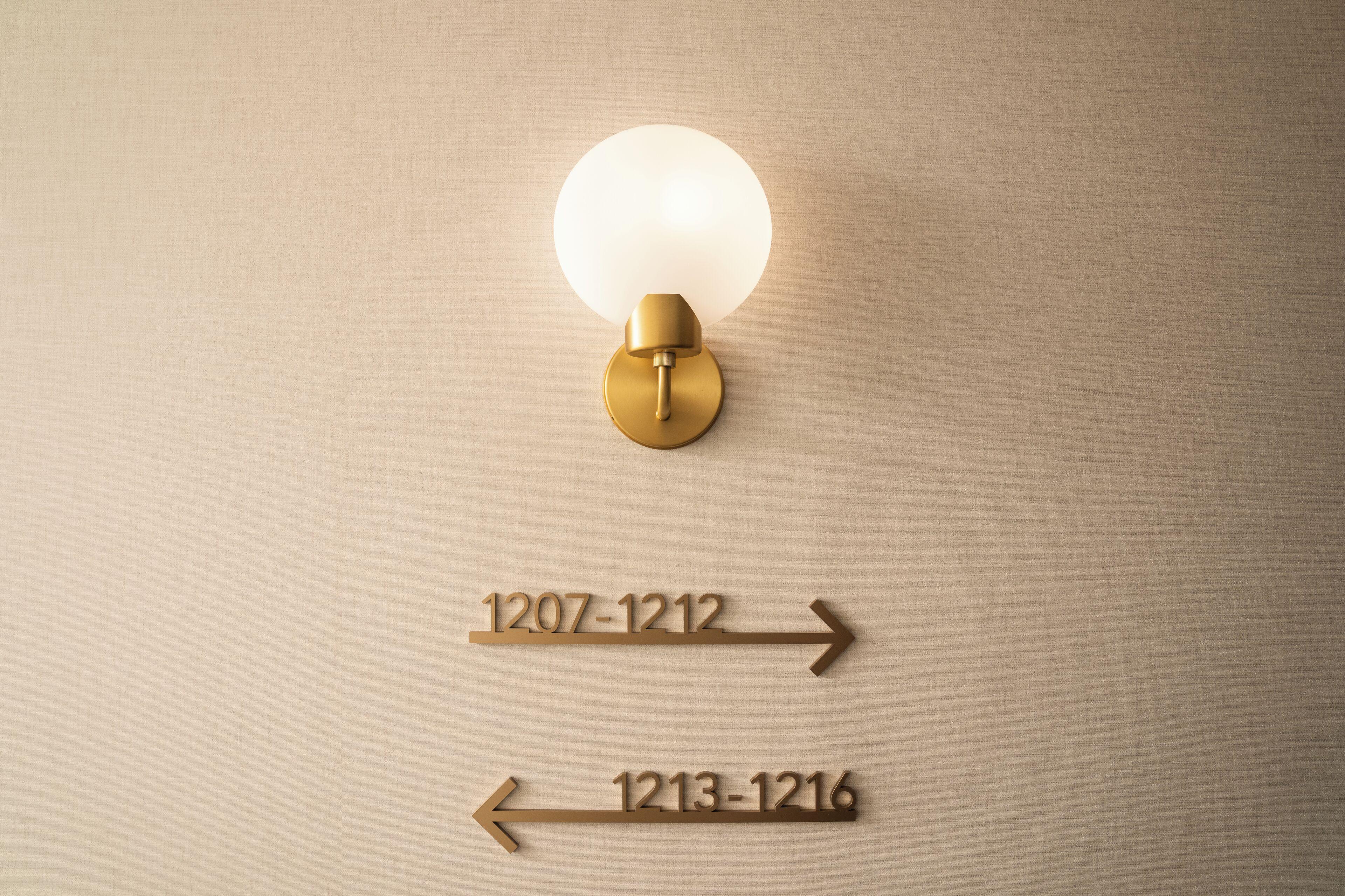 Aura Times Square 4*