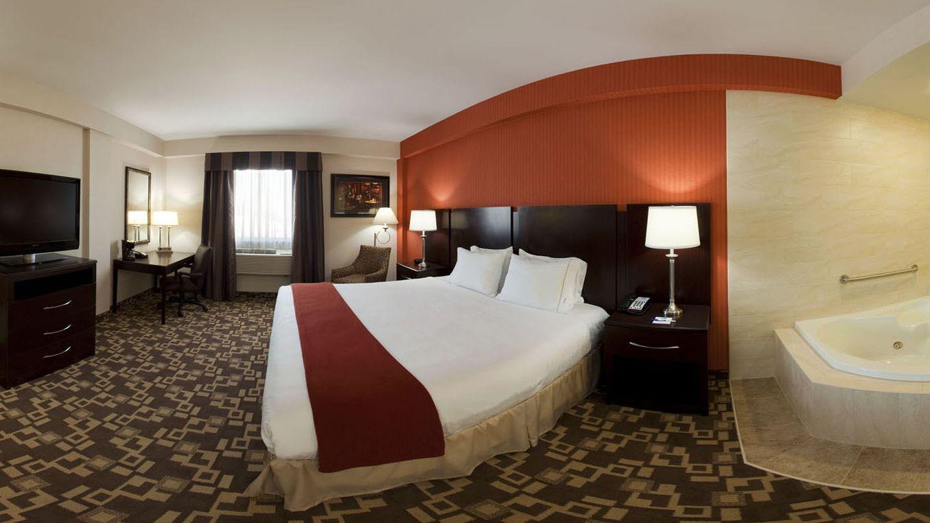 Express Maspeth By Ihg 2*