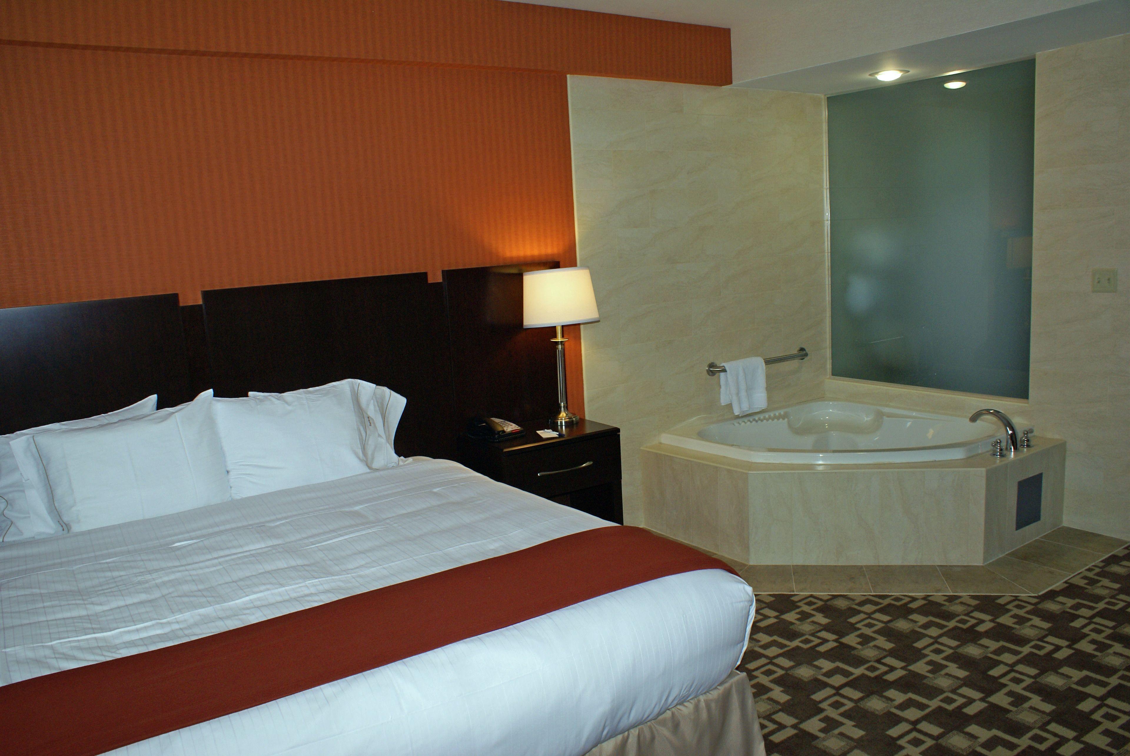 Express Maspeth By Ihg