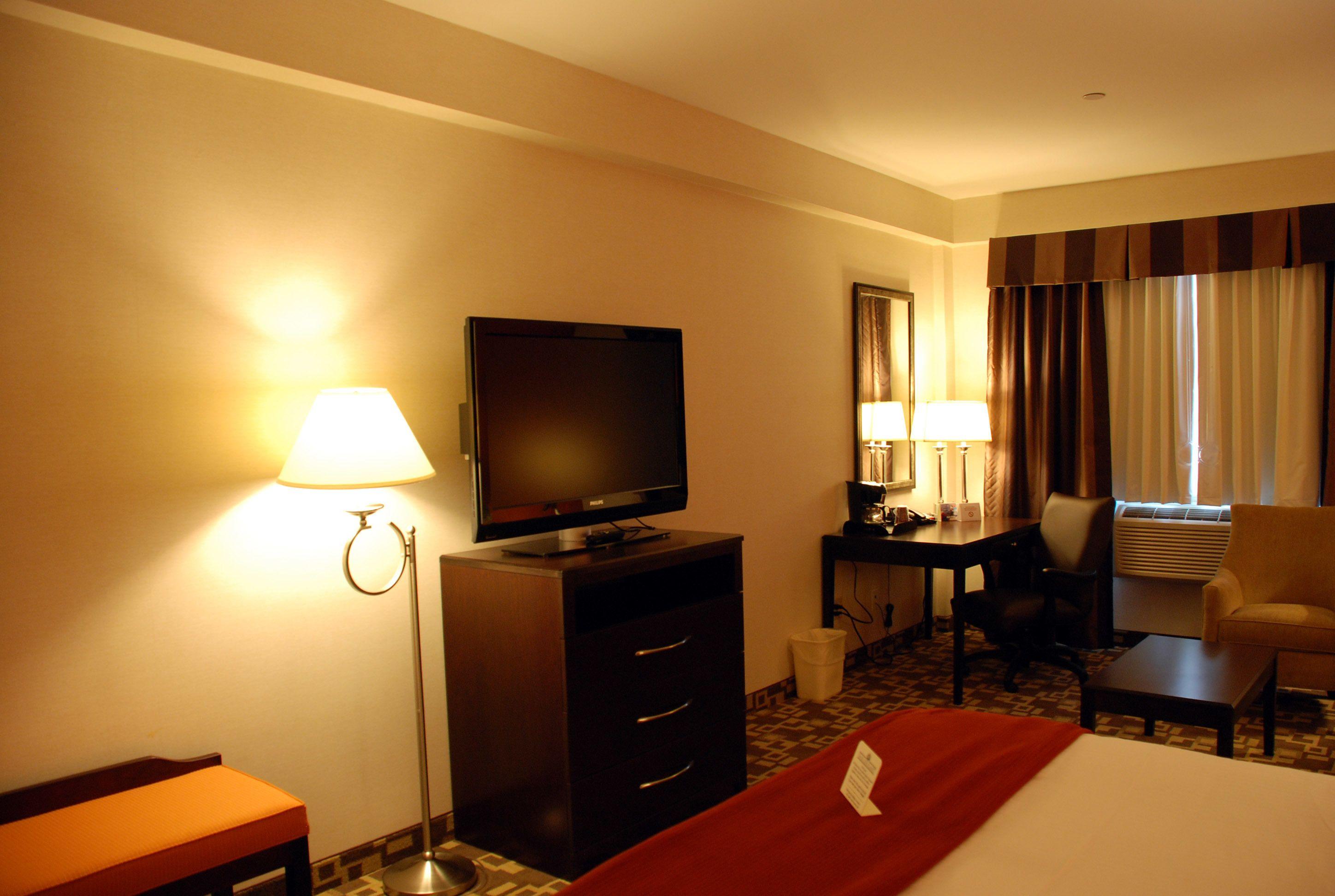 Express Maspeth By Ihg Hotel New York