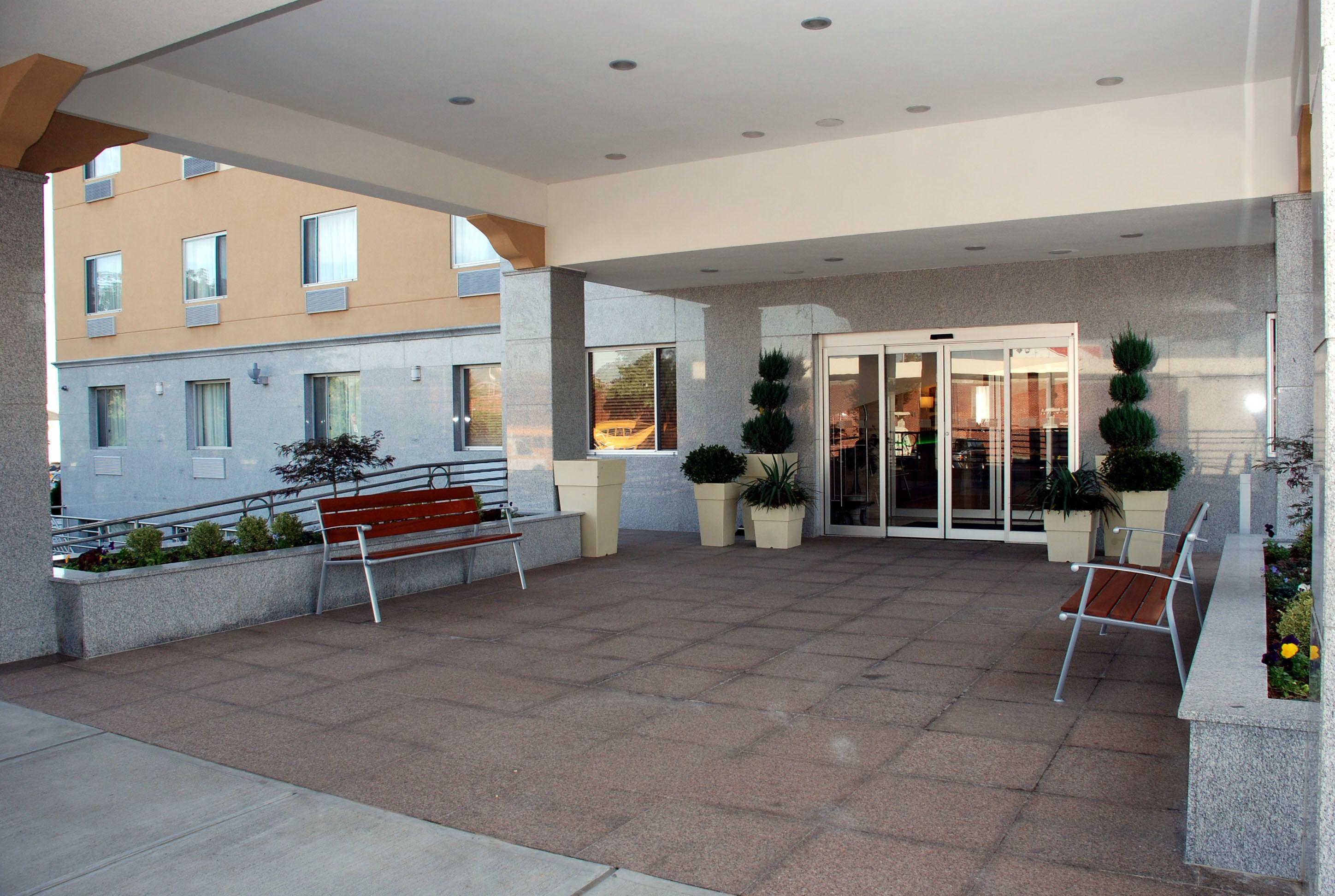 Express Maspeth By Ihg 2*