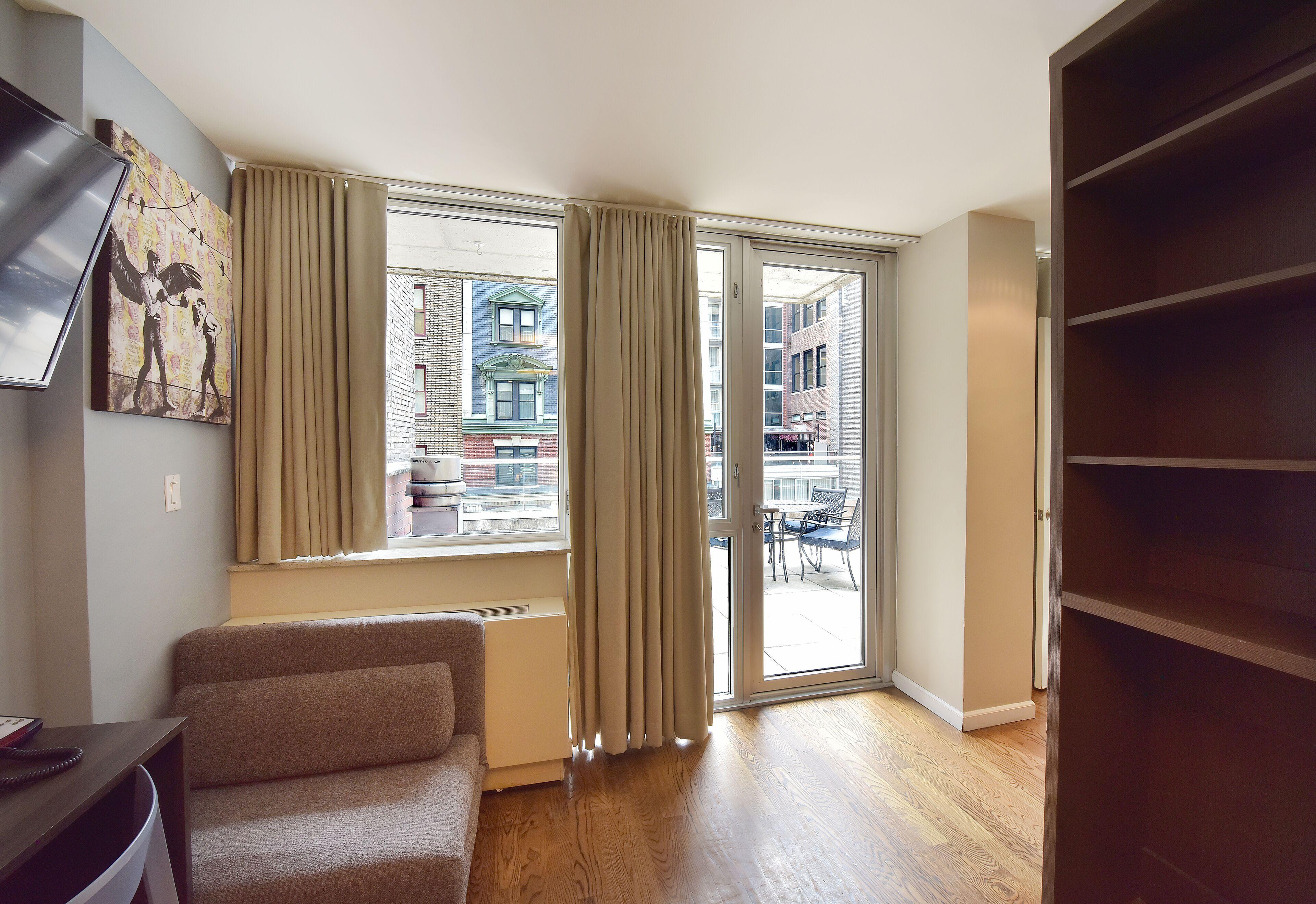 Hotel 32 32