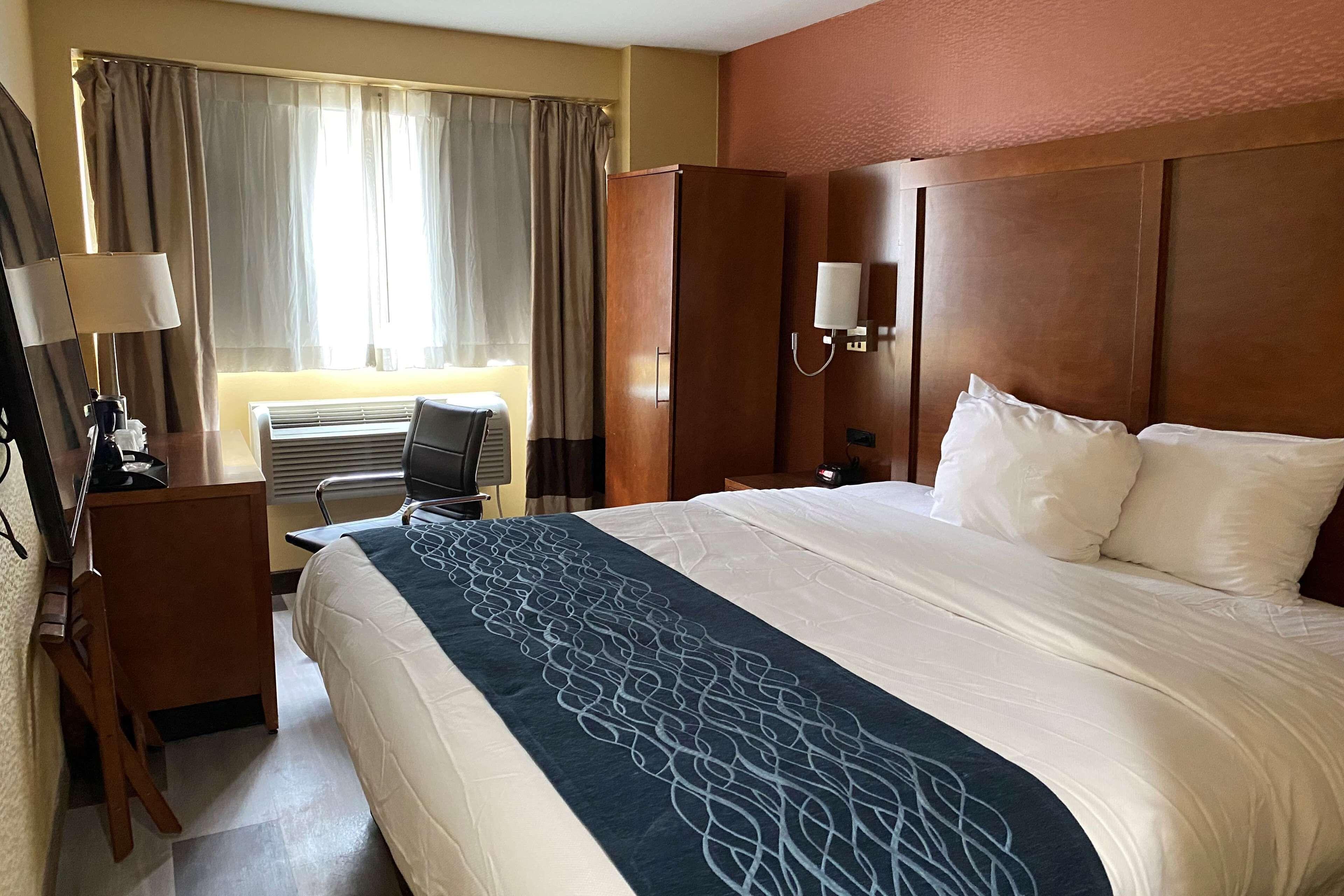 Ramada By Wyndham Times Square West 3*