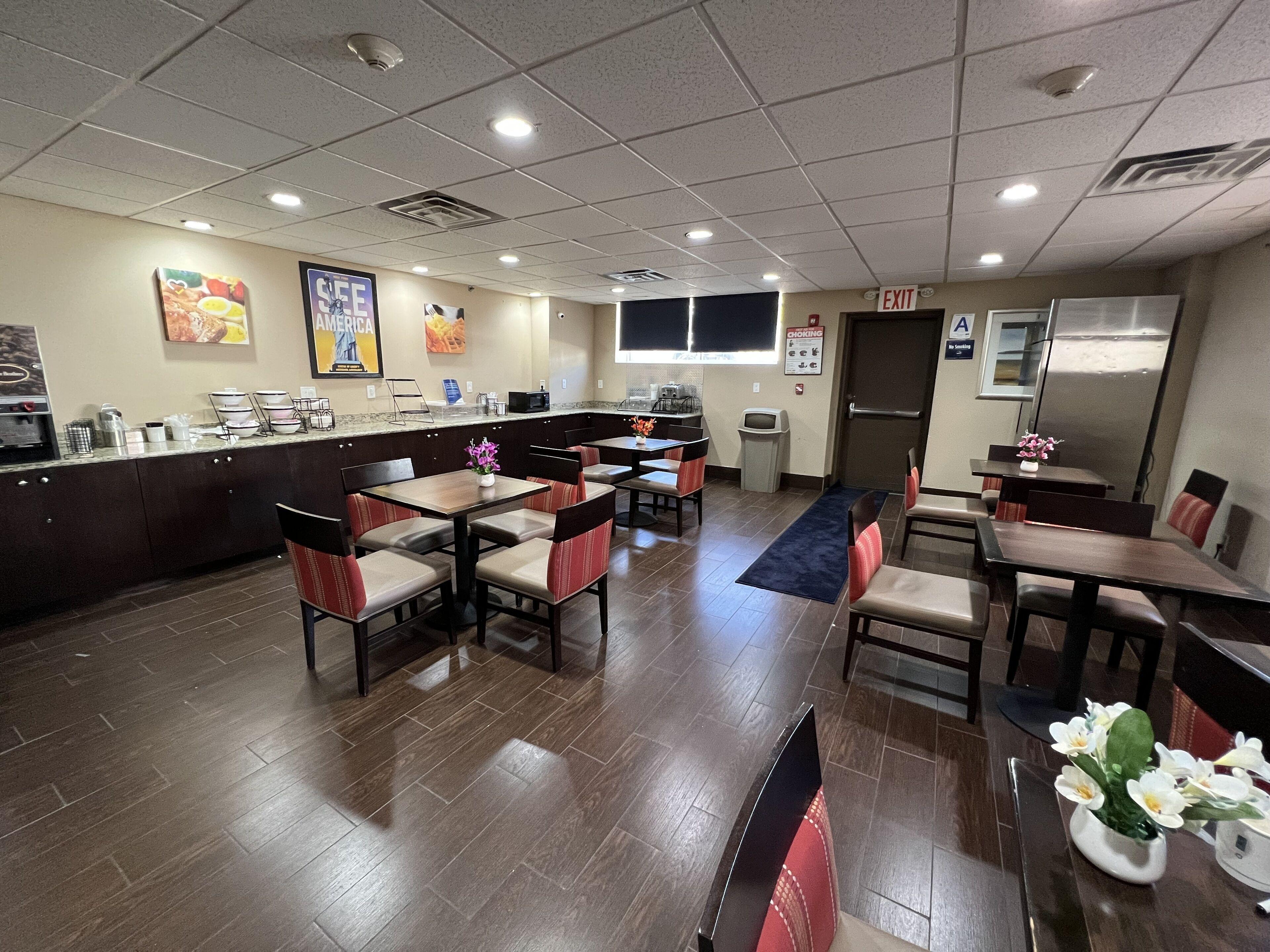 Hotel Travelodge By Wyndham Queens 3*