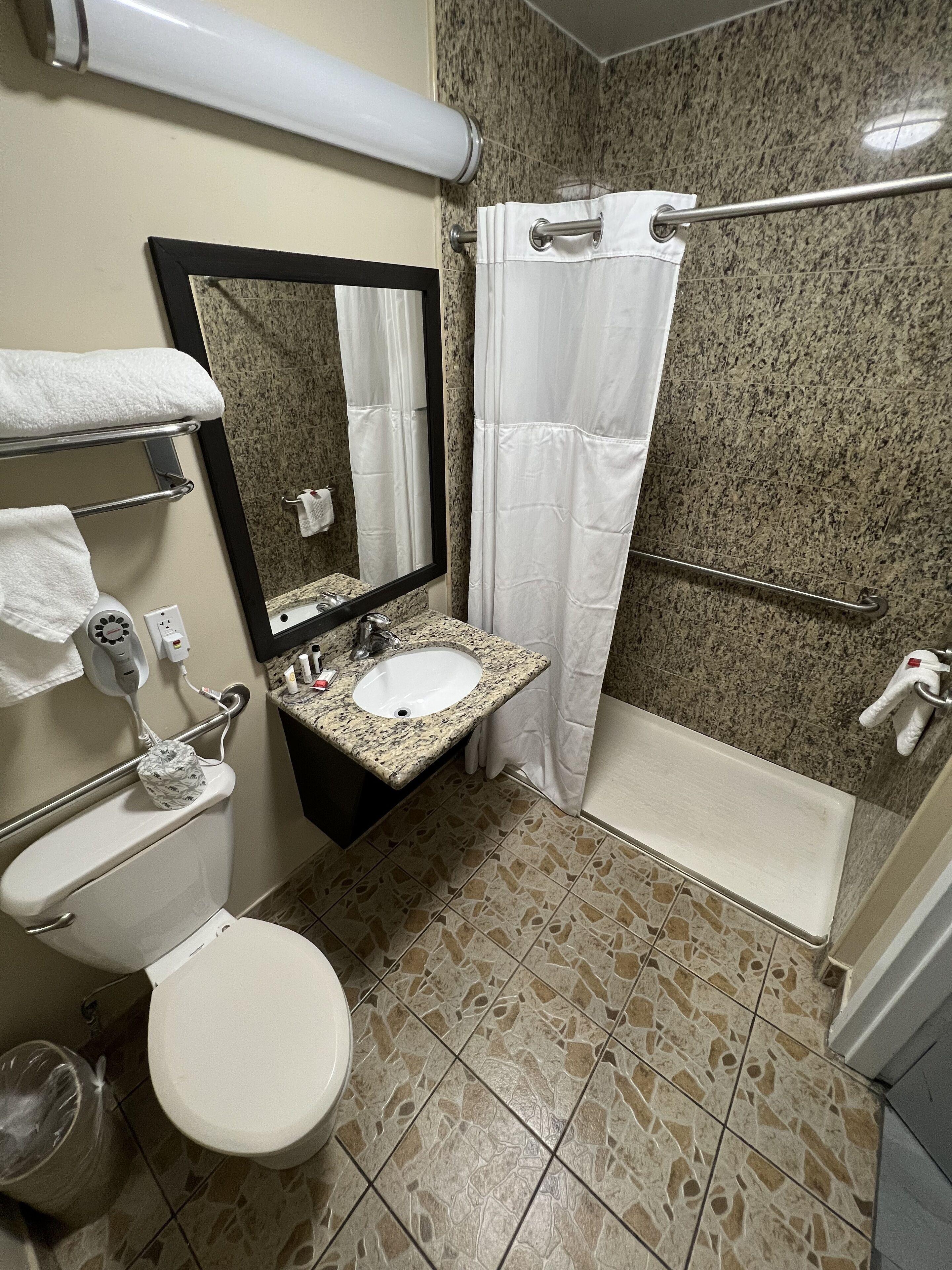 Travelodge By Wyndham Queens