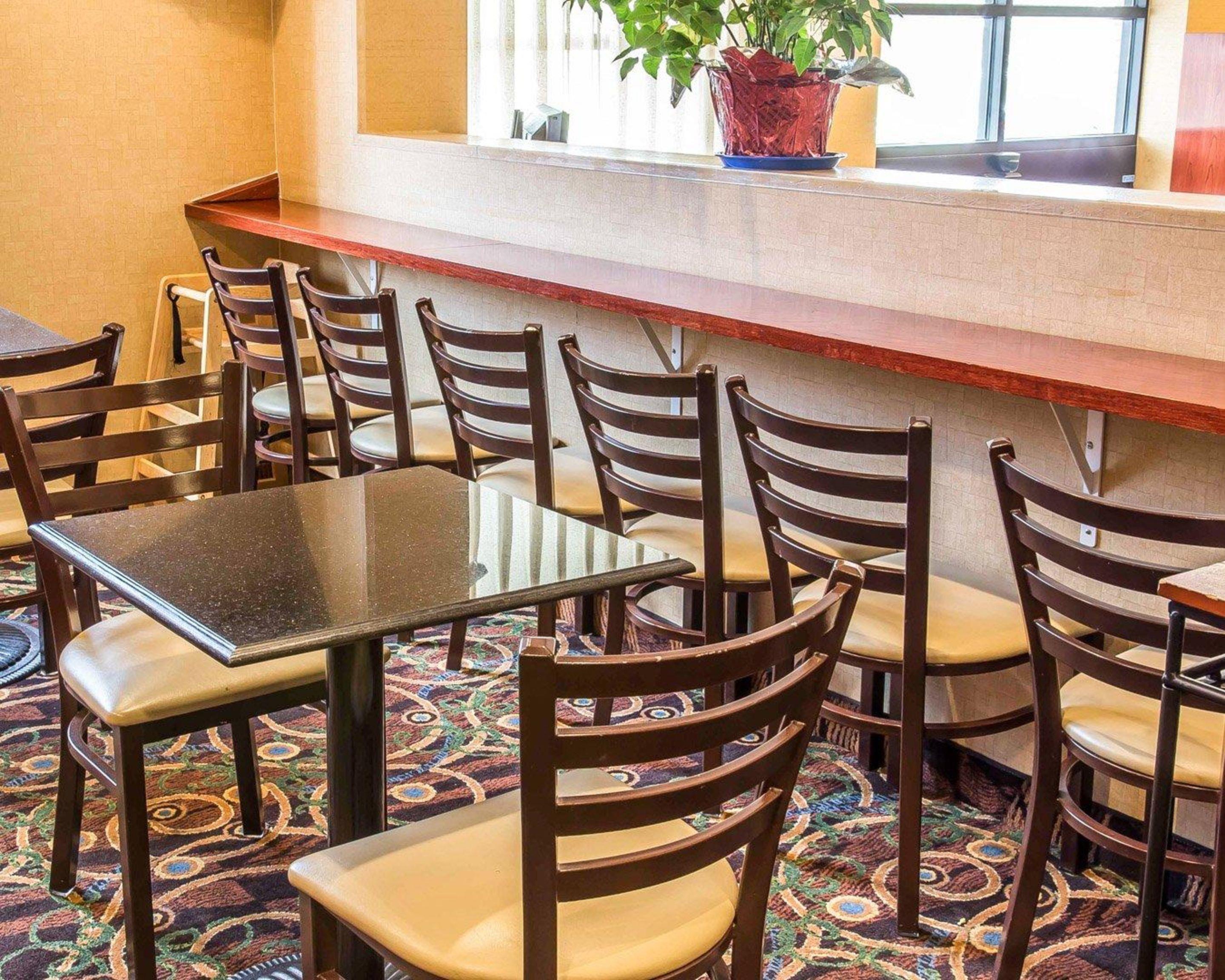 Avion Near Lga Airport, An Ascend Collection 3*